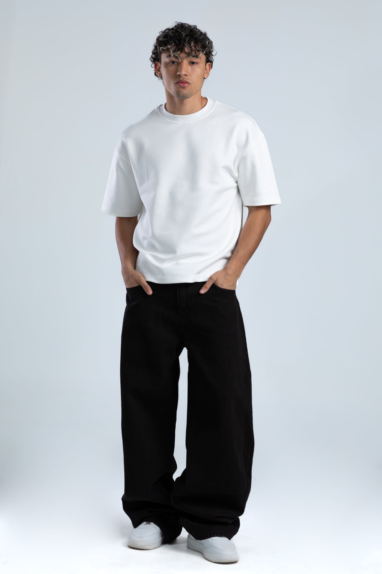1009-Pitch Black Curve Tapered Jeans