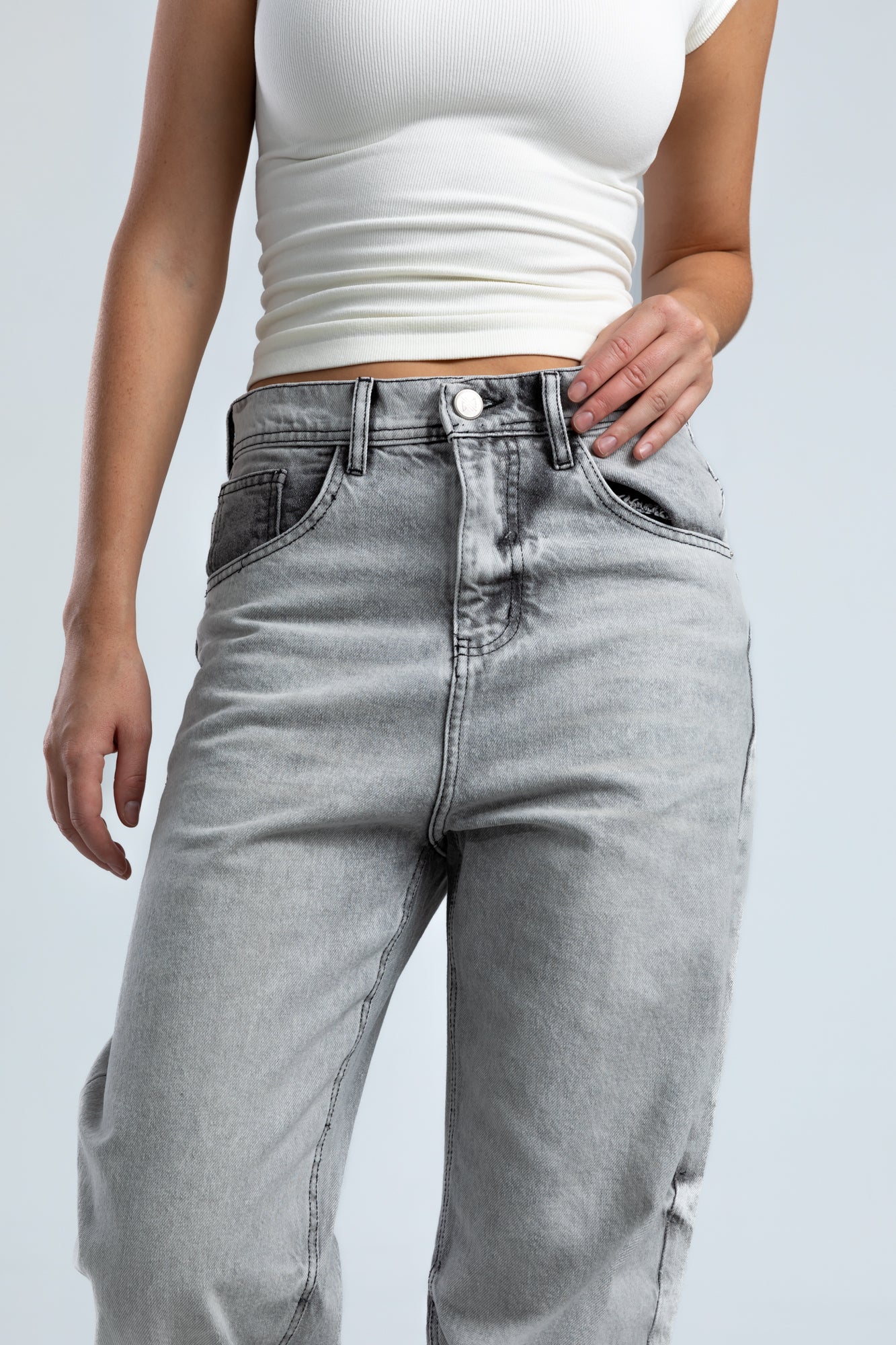 1053-Ice Grey Tack Frost Relaxed Silhouette Jeans