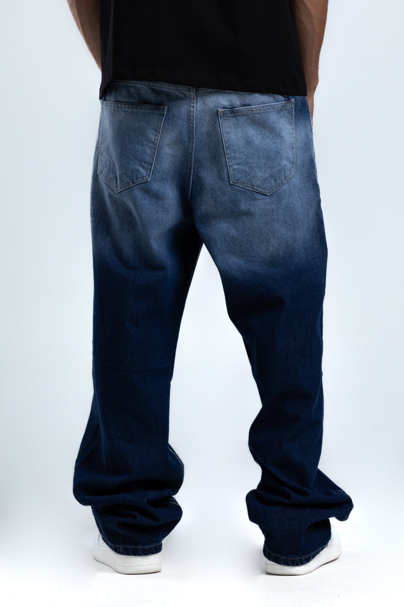 1060-Ice Tagged Relaxed Silhouette Jeans