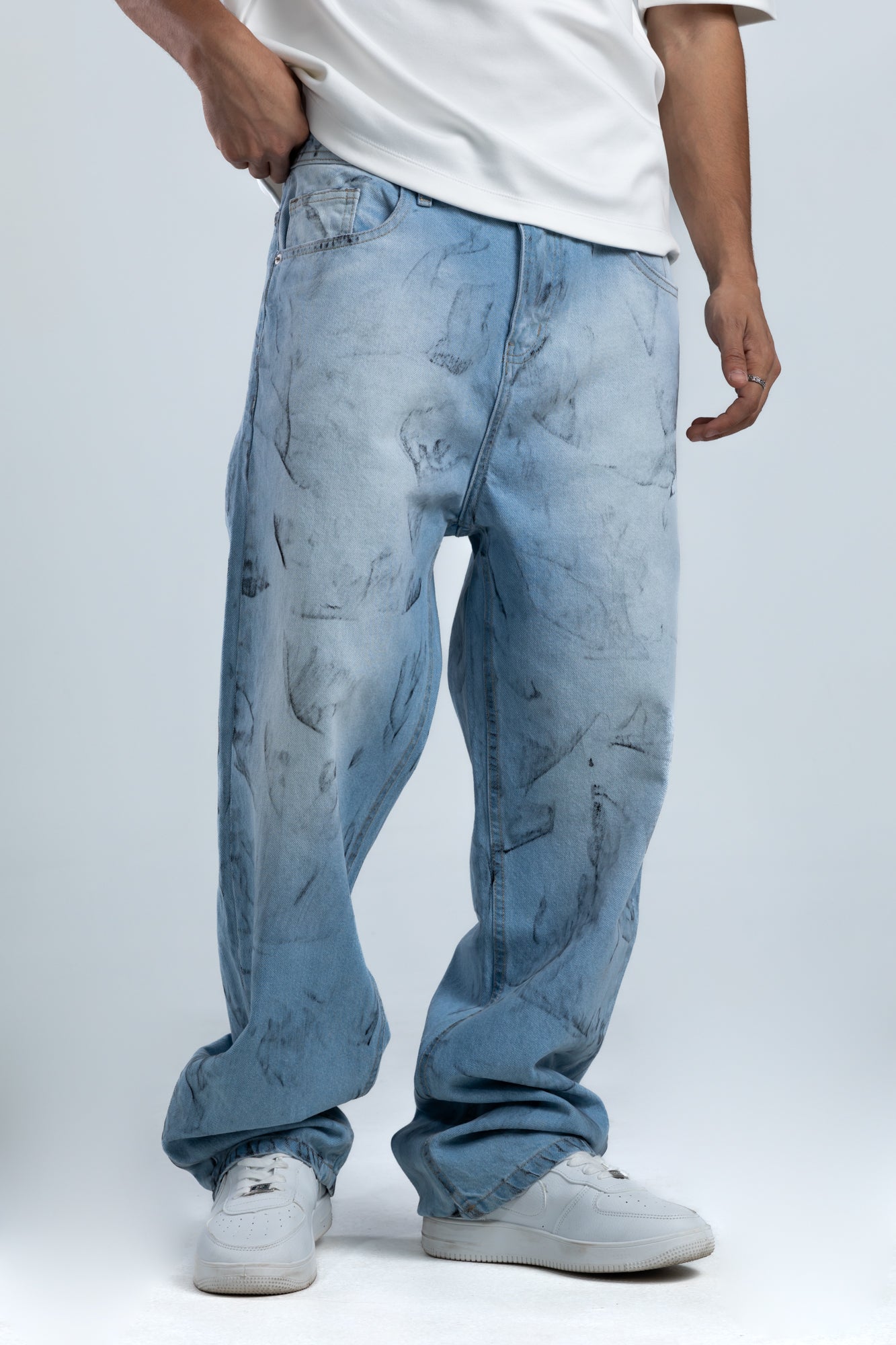 1044-Messy Scribble Relaxed Silhouette Jeans