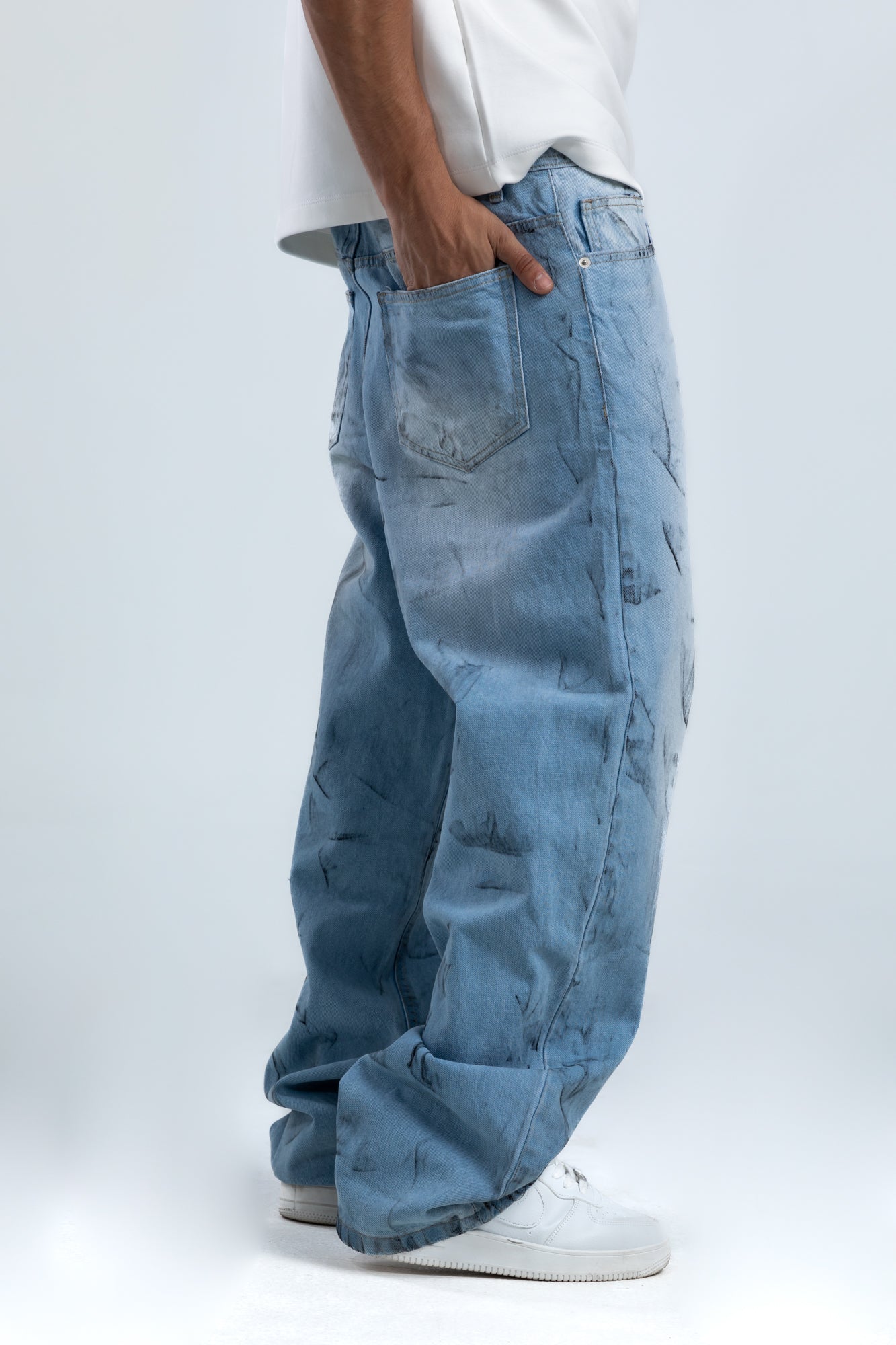 1044-Messy Scribble Relaxed Silhouette Jeans
