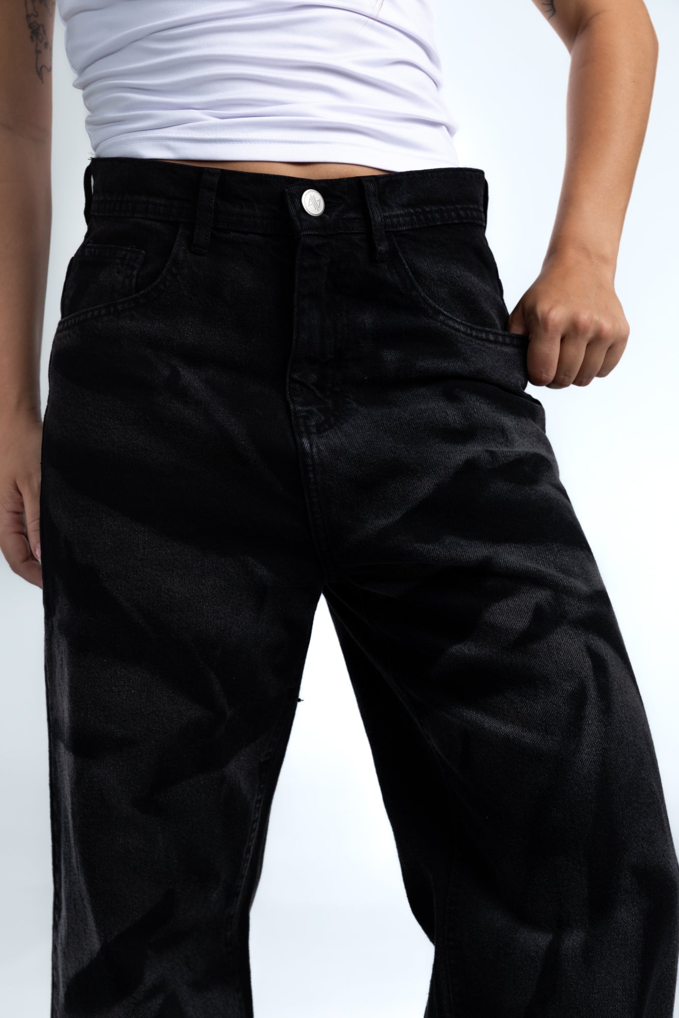 1045-Storm Coded Relaxed Silhouette Jeans