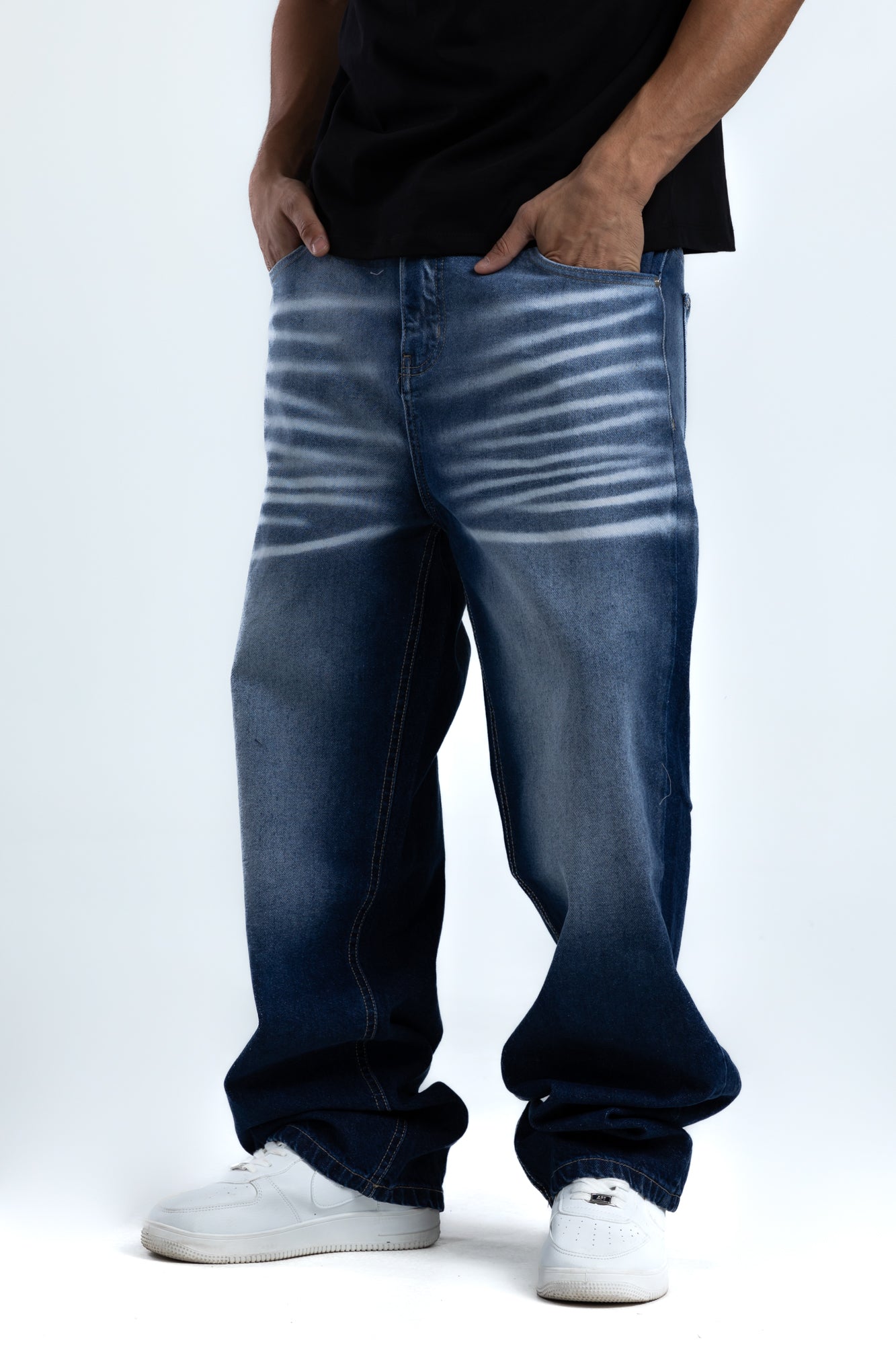 1060-Ice Tagged Relaxed Silhouette Jeans