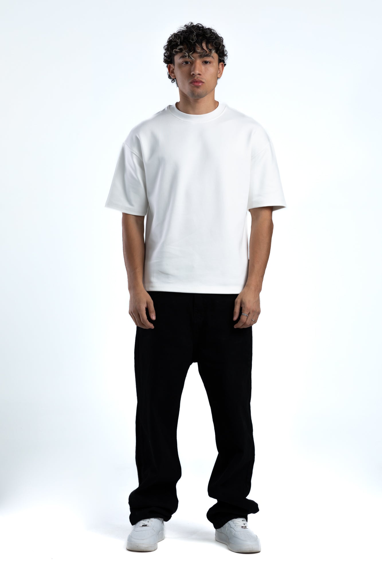 1051-Zero Fade Black Relaxed Silhouette Jeans