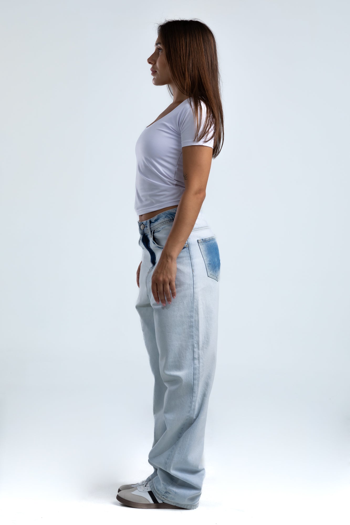 1049-Ice Tagged Relaxed Silhouette Jeans