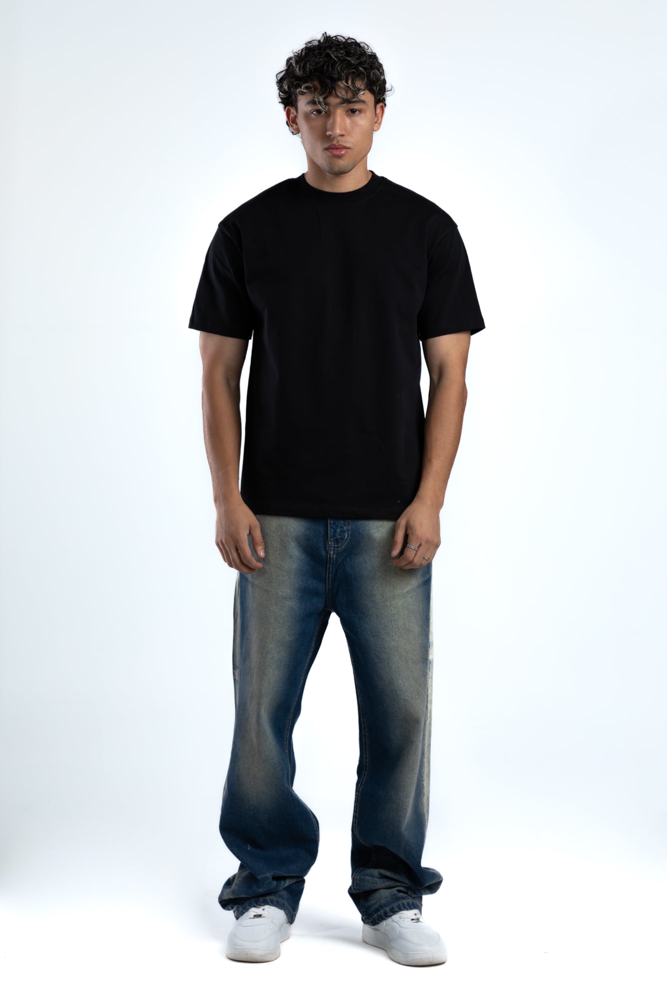 1061-Offbeat Indigo Relaxed Silhouette Jeans