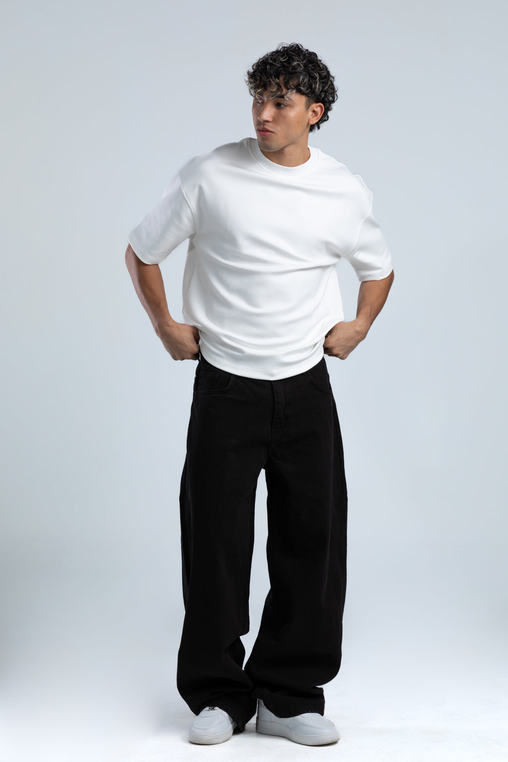 1009-Pitch Black Curve Tapered Jeans