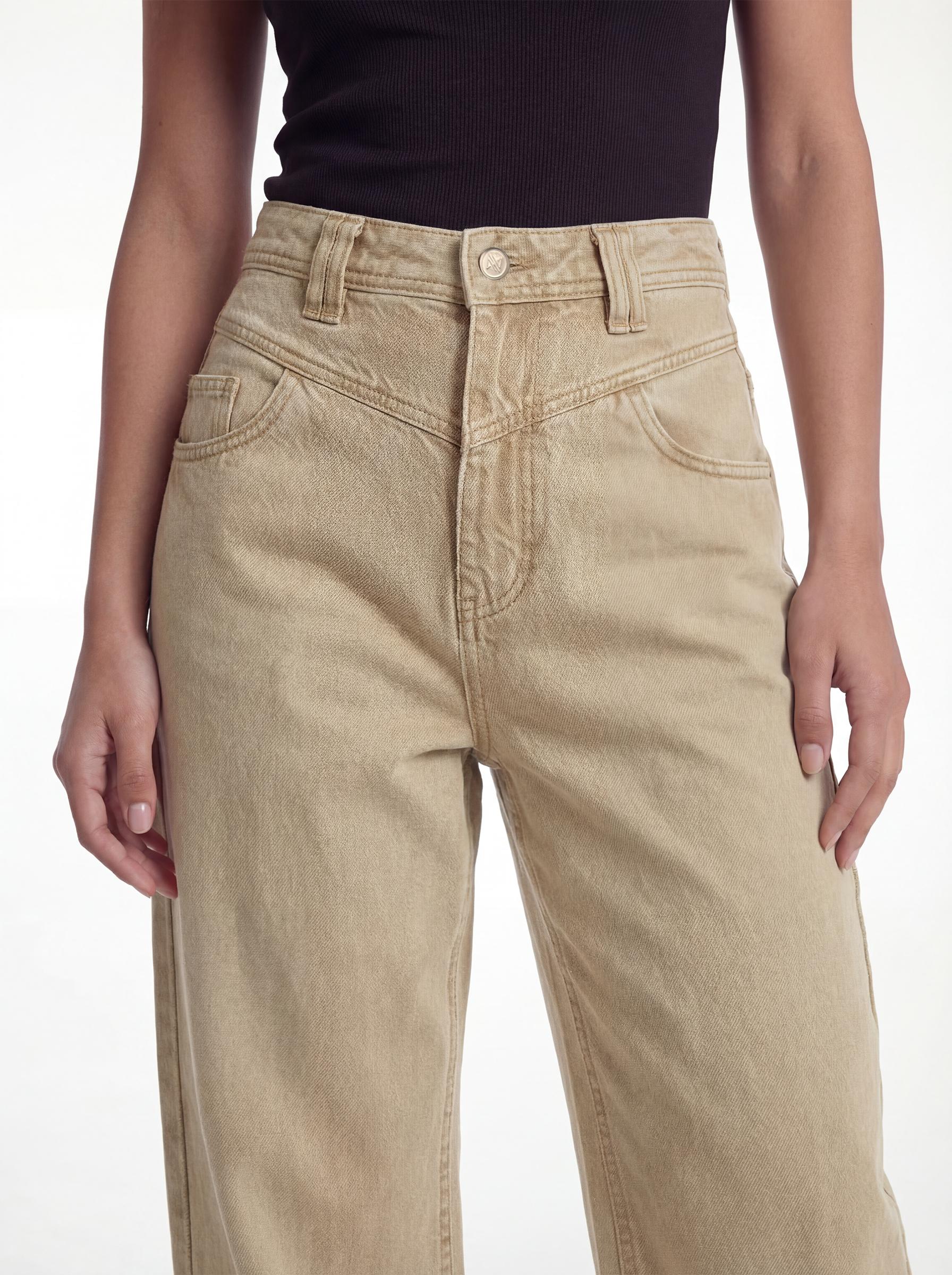 Her Hue — Sand 1095