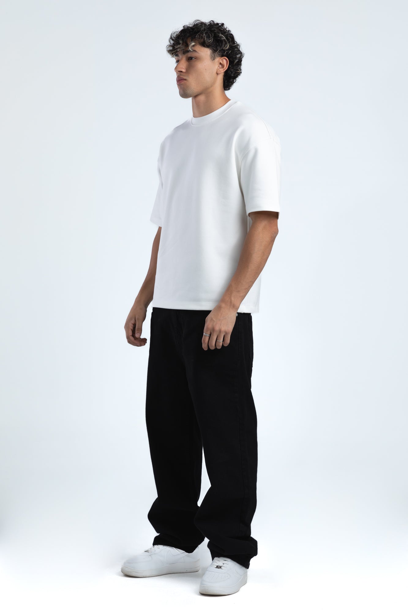 1051-Zero Fade Black Relaxed Silhouette Jeans