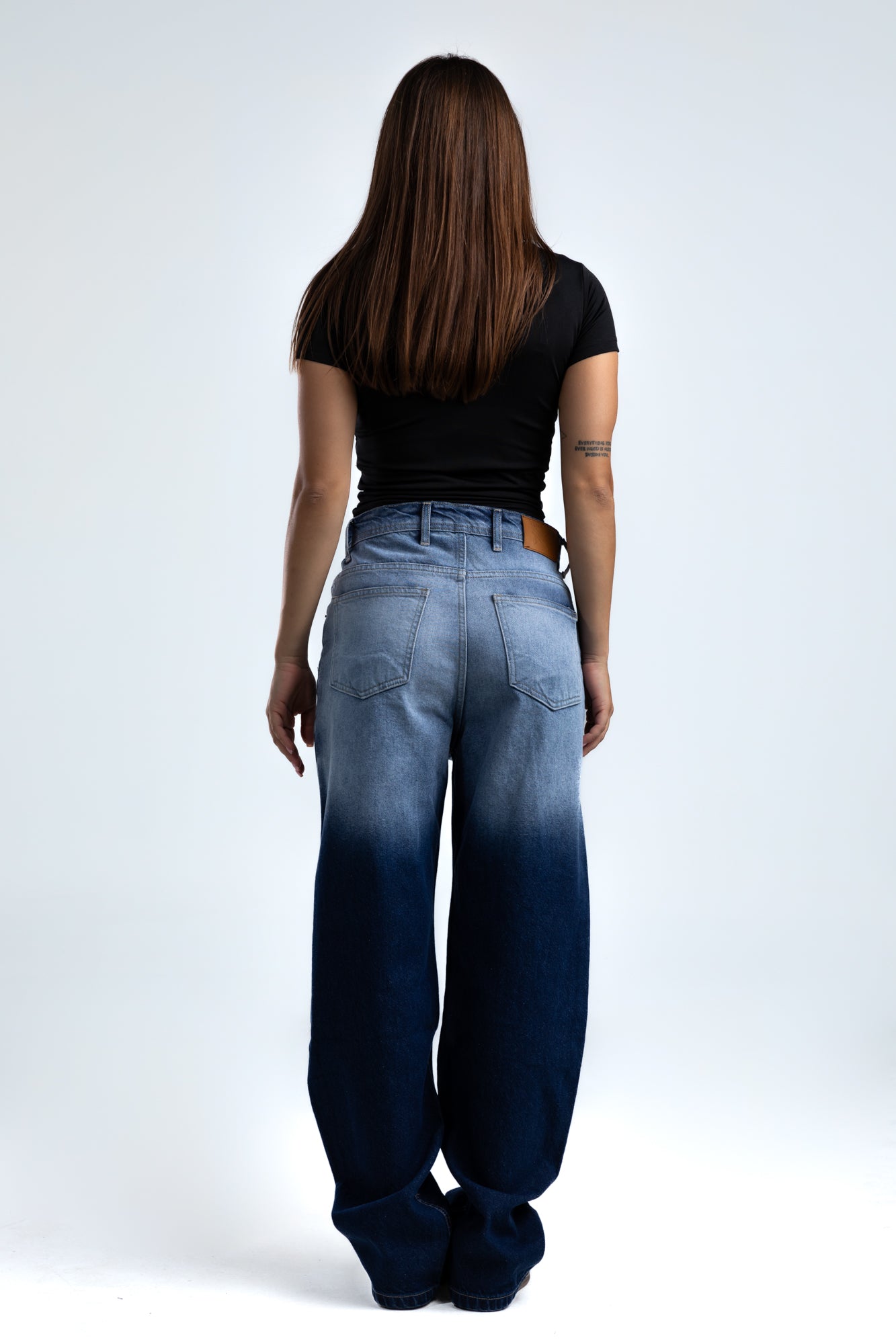 1060-Ice Tagged Relaxed Silhouette Jeans