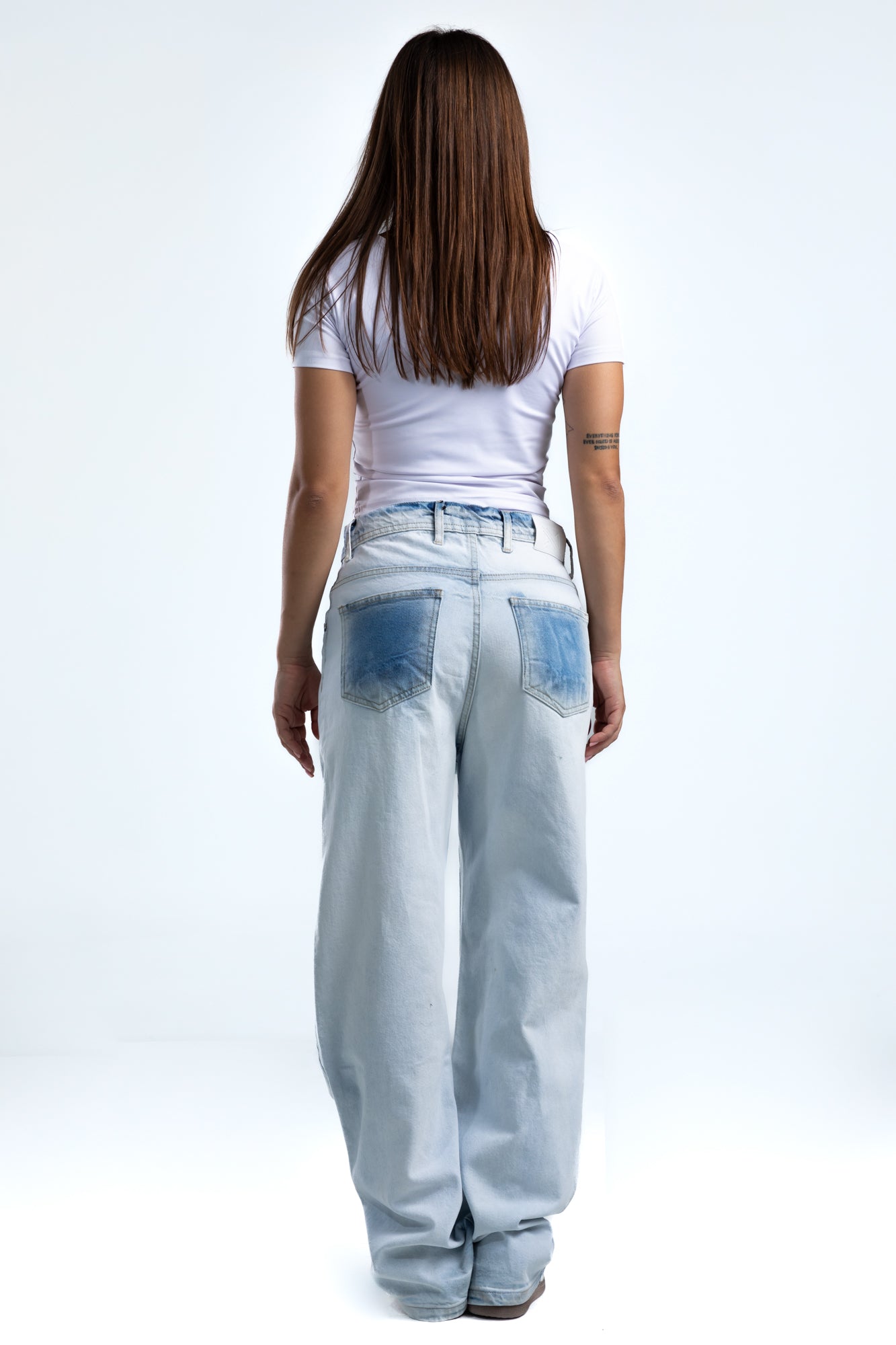 1049-Ice Tagged Relaxed Silhouette Jeans