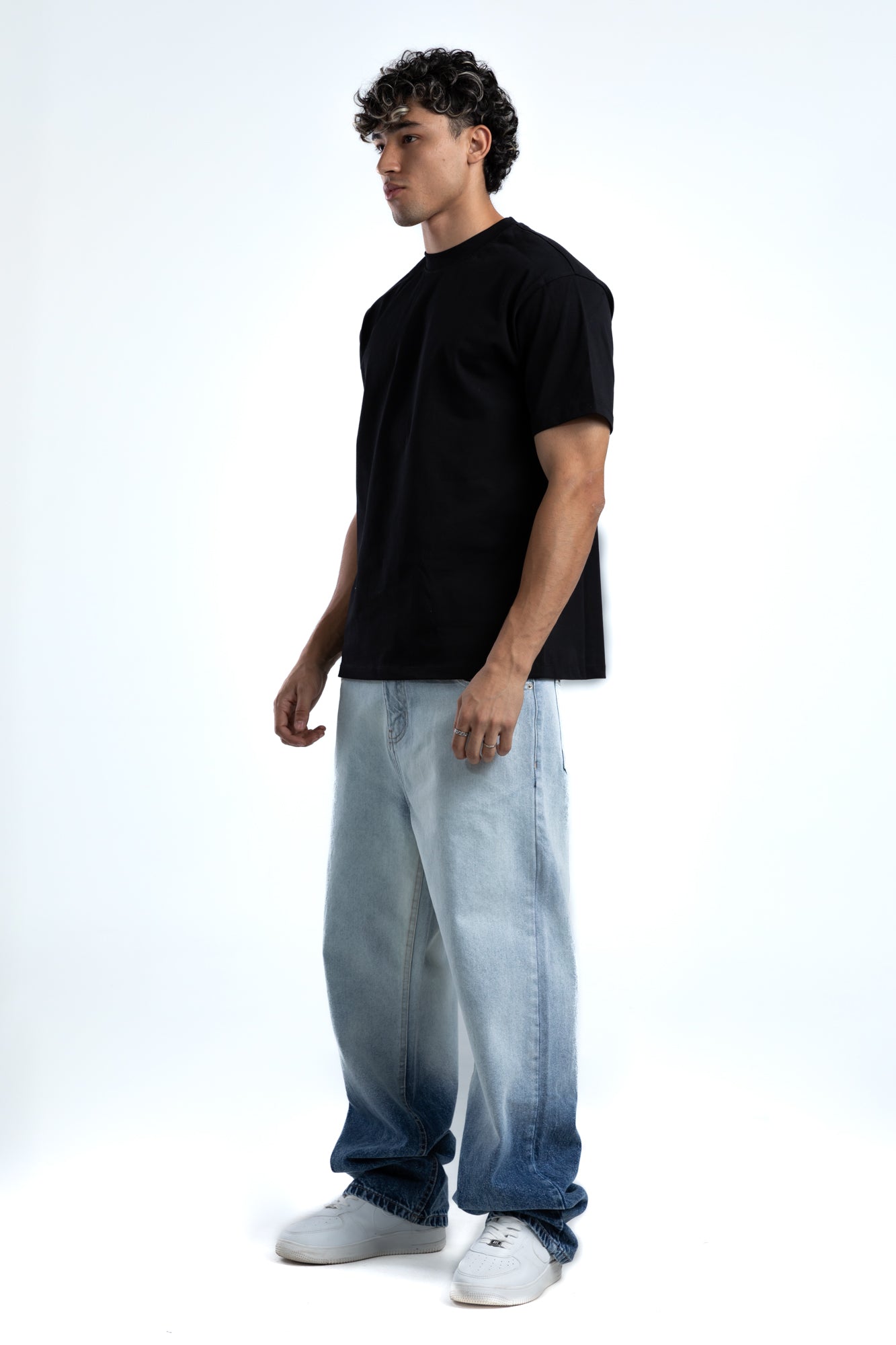 1056-Gradient Ice Glaze Relaxed Silhouette Jeans