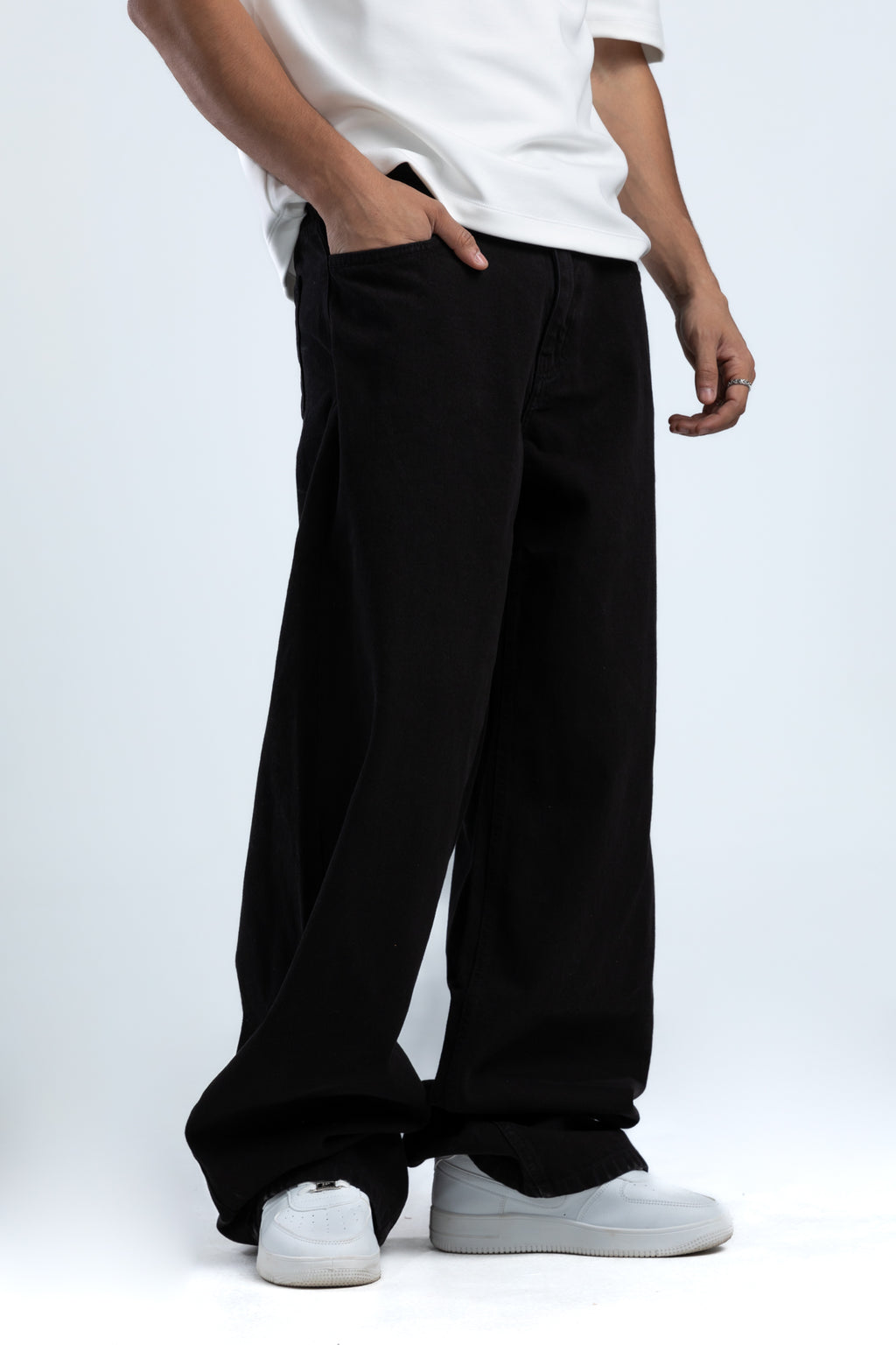 1009-Pitch Black Curve Tapered Jeans