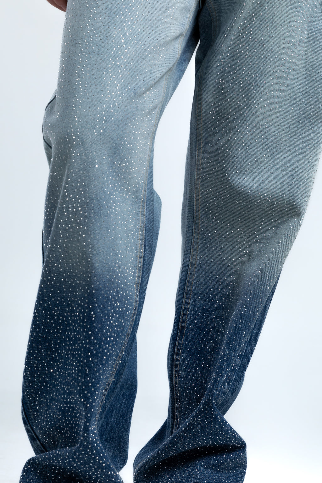 1055-Rhinestone Gradient Ice Glazed Relaxed Silhouette Jeans