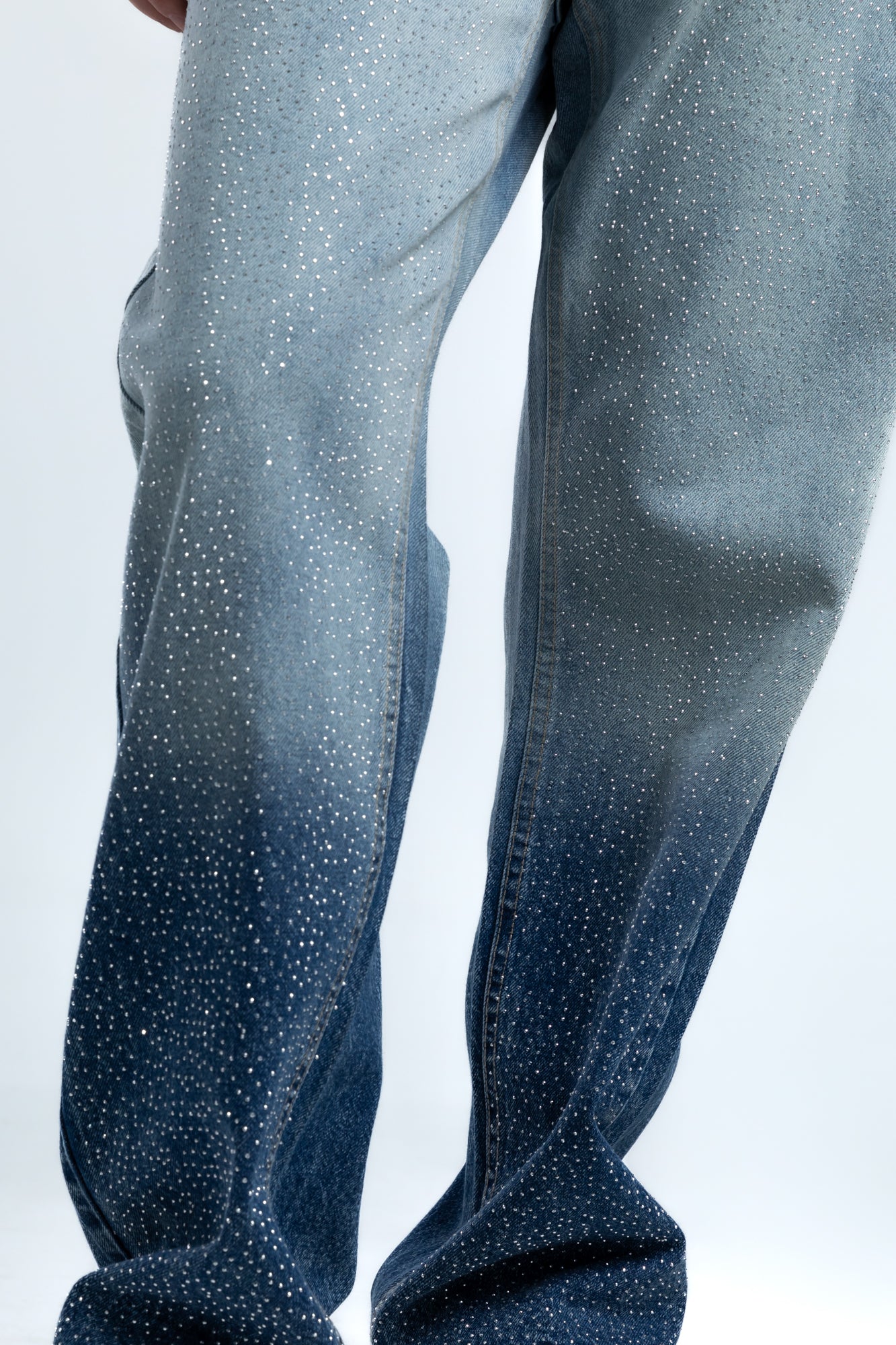 1055-Rhinestone Gradient Ice Glazed Relaxed Silhouette Jeans