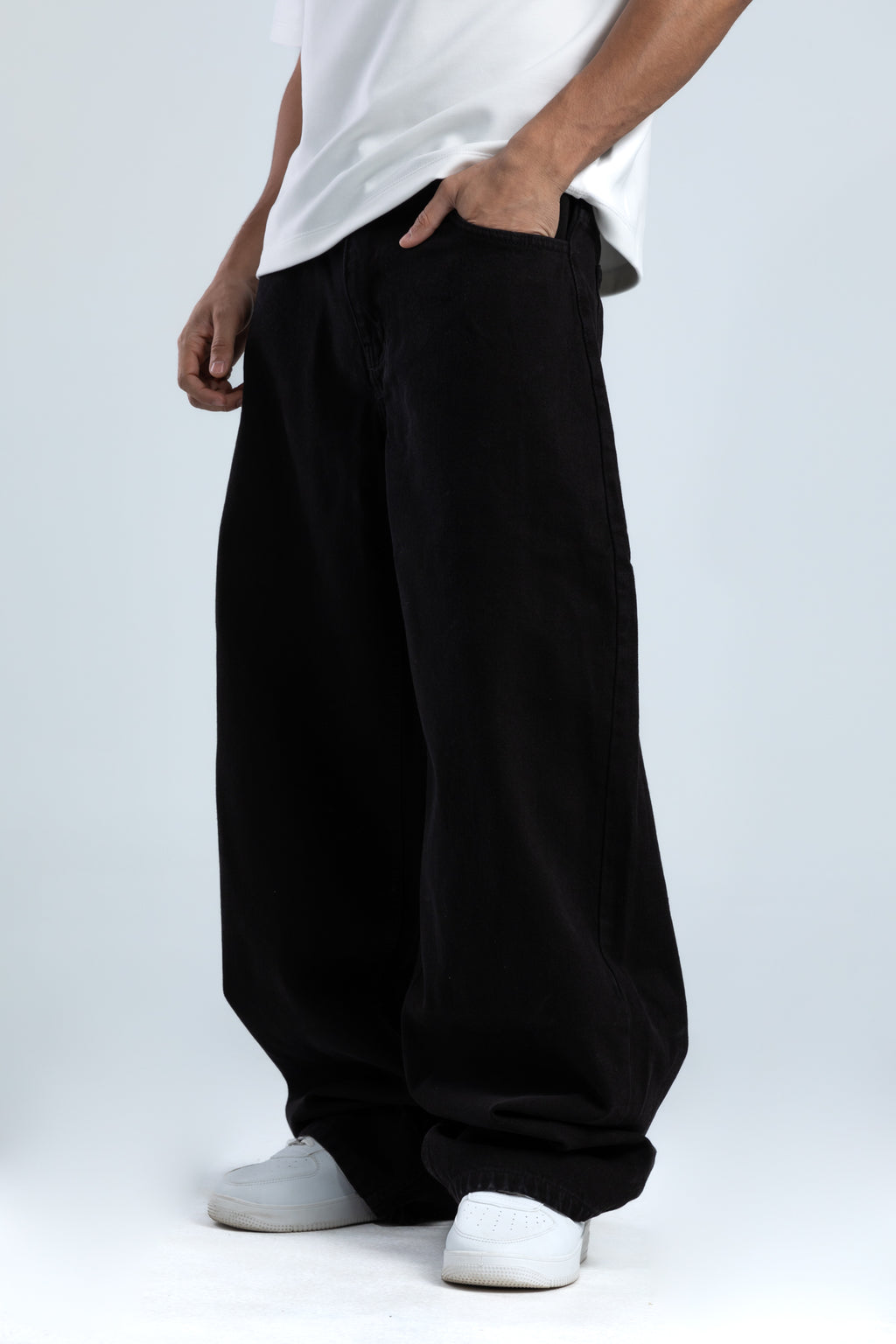 1009-Pitch Black Curve Tapered Jeans