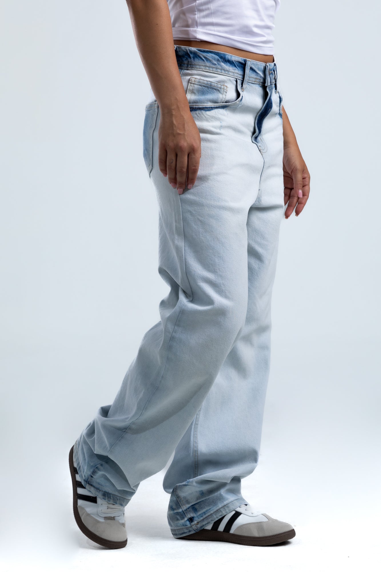 1049-Ice Tagged Relaxed Silhouette Jeans