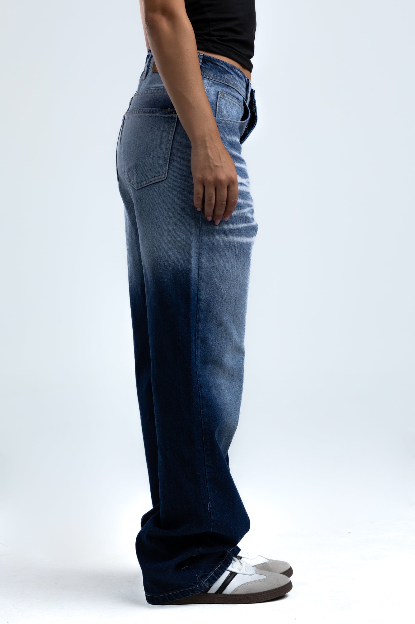 1060-Ice Tagged Relaxed Silhouette Jeans