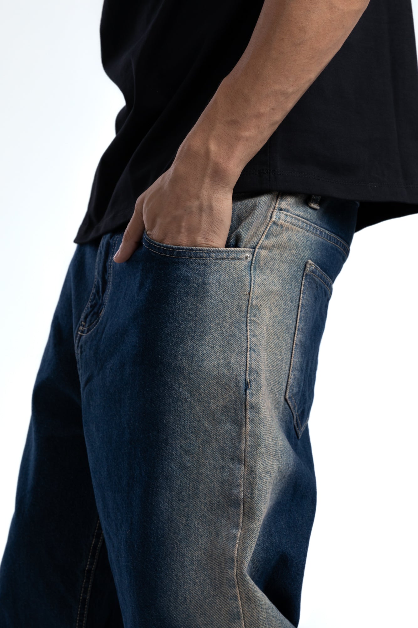 1057-Indigo Side Fade Relaxed Silhouette Jeans