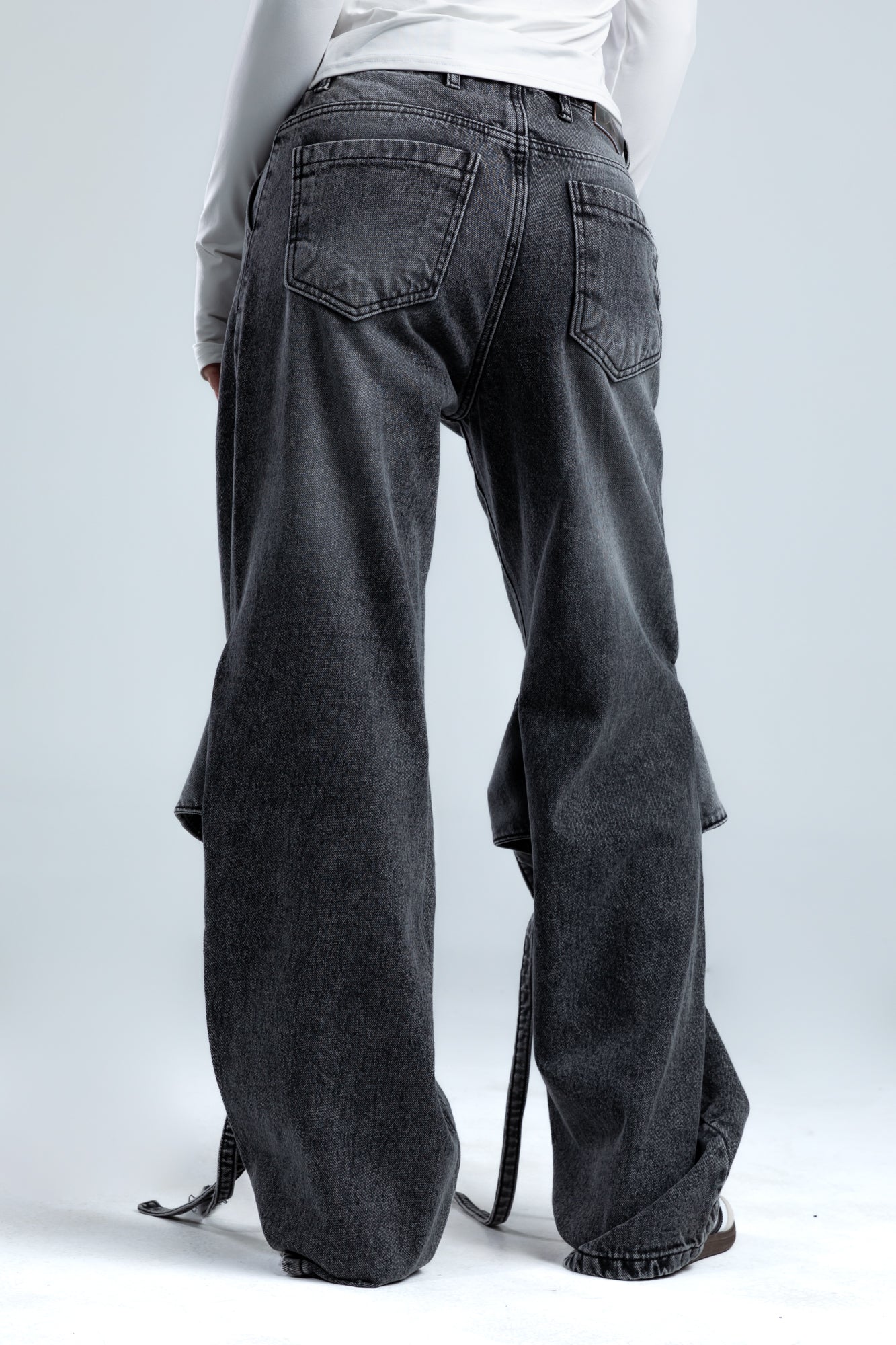 1024-Smokey Knot Ready Jeans
