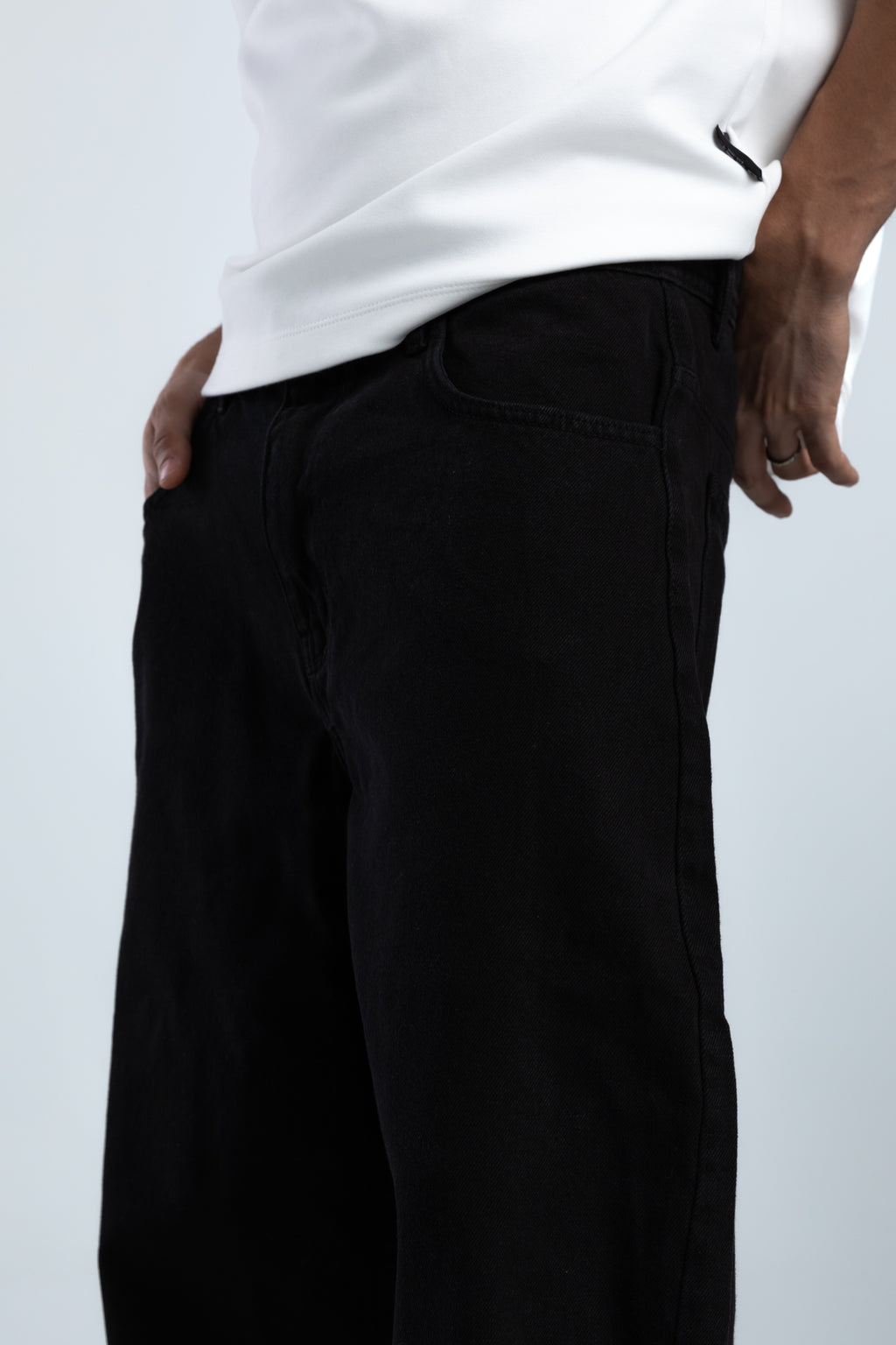 1009-Pitch Black Curve Tapered Jeans