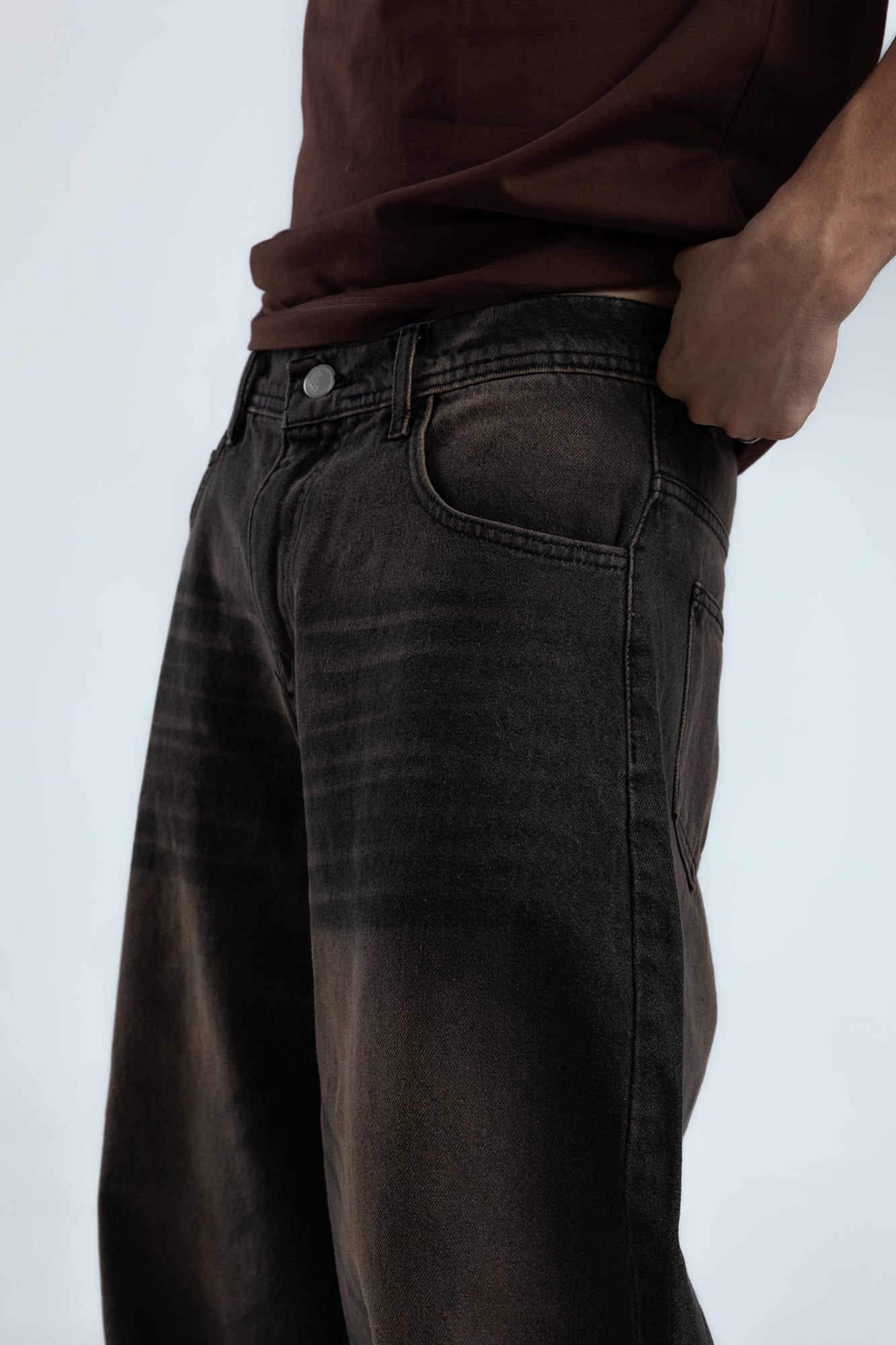 1013-Ember Black Curve Tapered Jeans