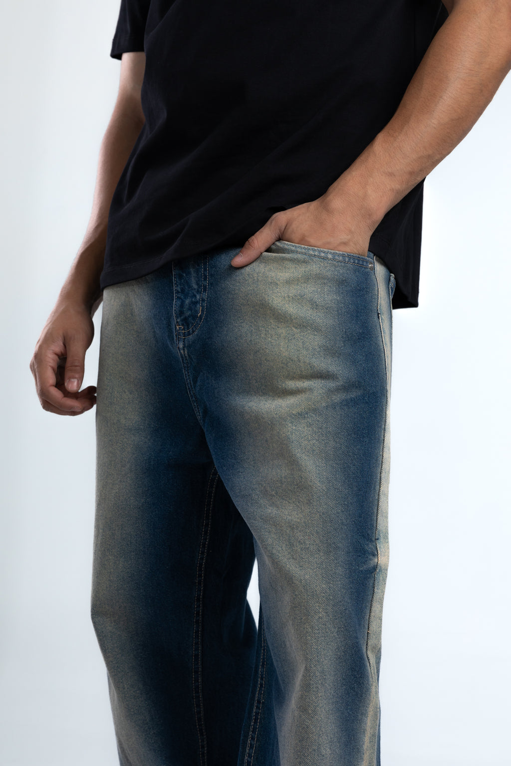1061-Offbeat Indigo Relaxed Silhouette Jeans