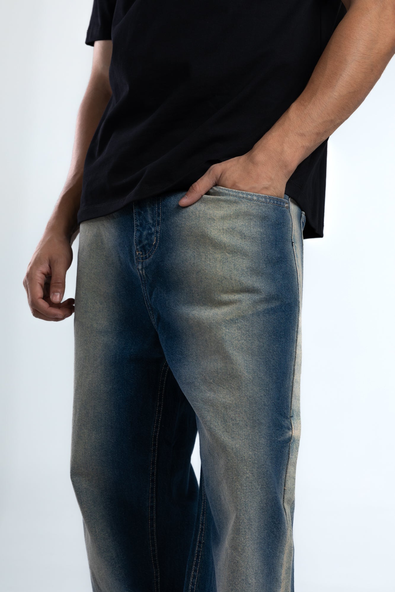 1061-Offbeat Indigo Relaxed Silhouette Jeans