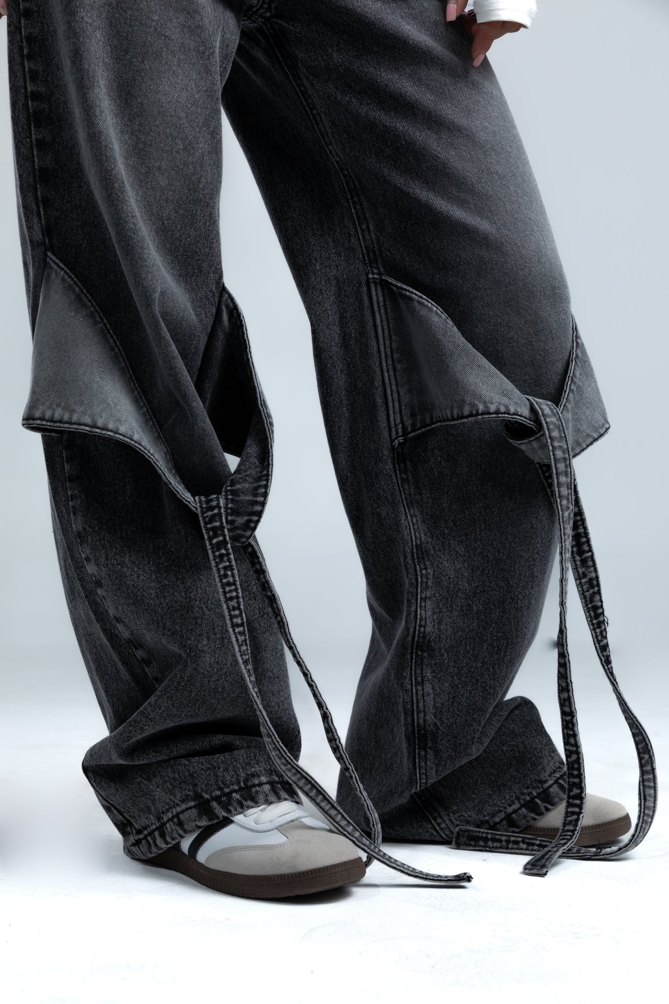1024-Smokey Knot Ready Jeans