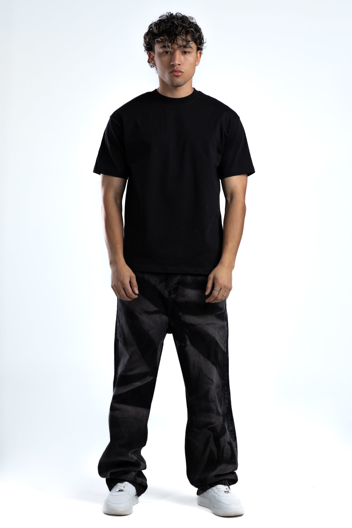 1045-Storm Coded Relaxed Silhouette Jeans
