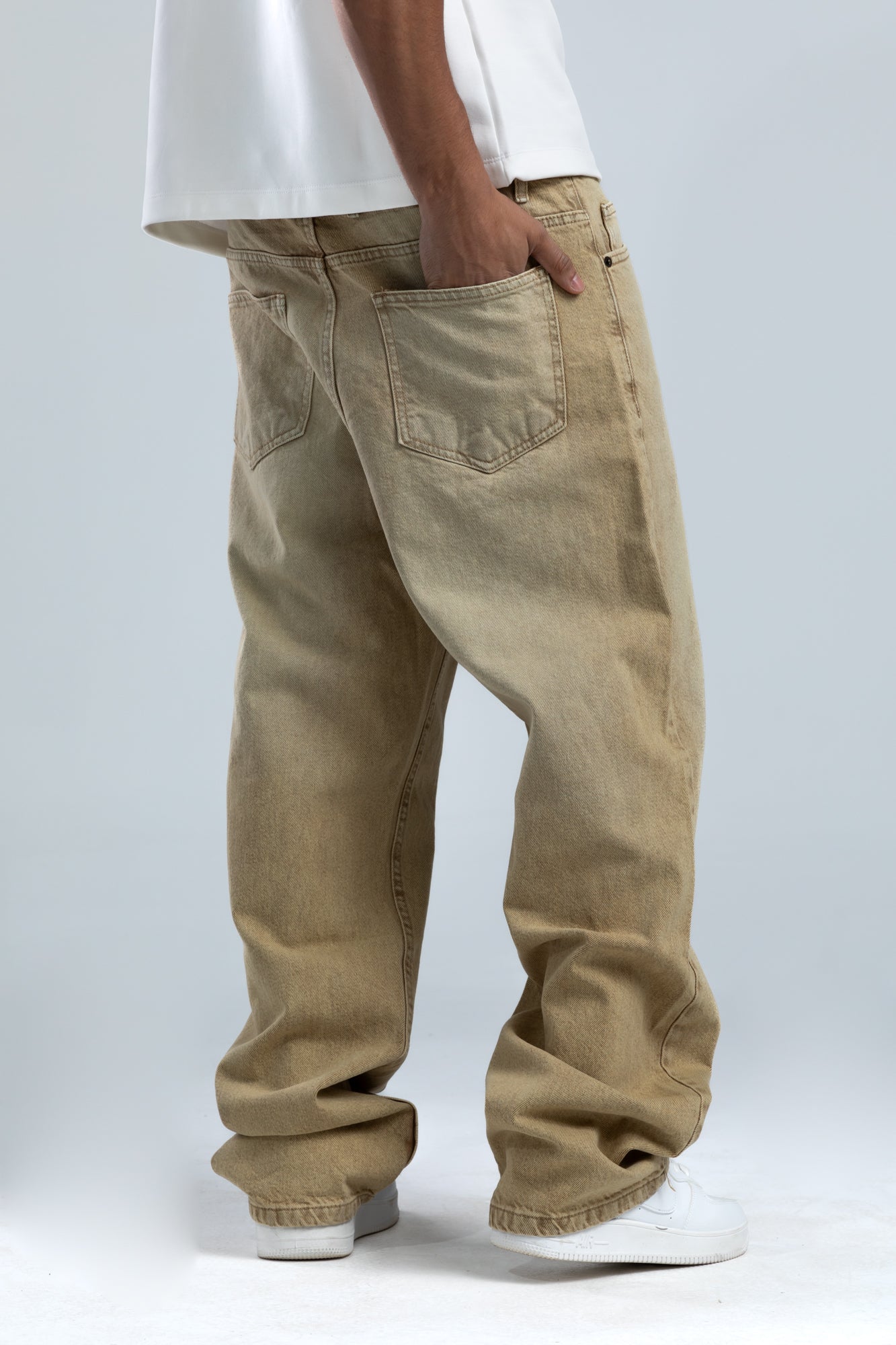 1041-Sandstone Relaxed Silhouette Jeans