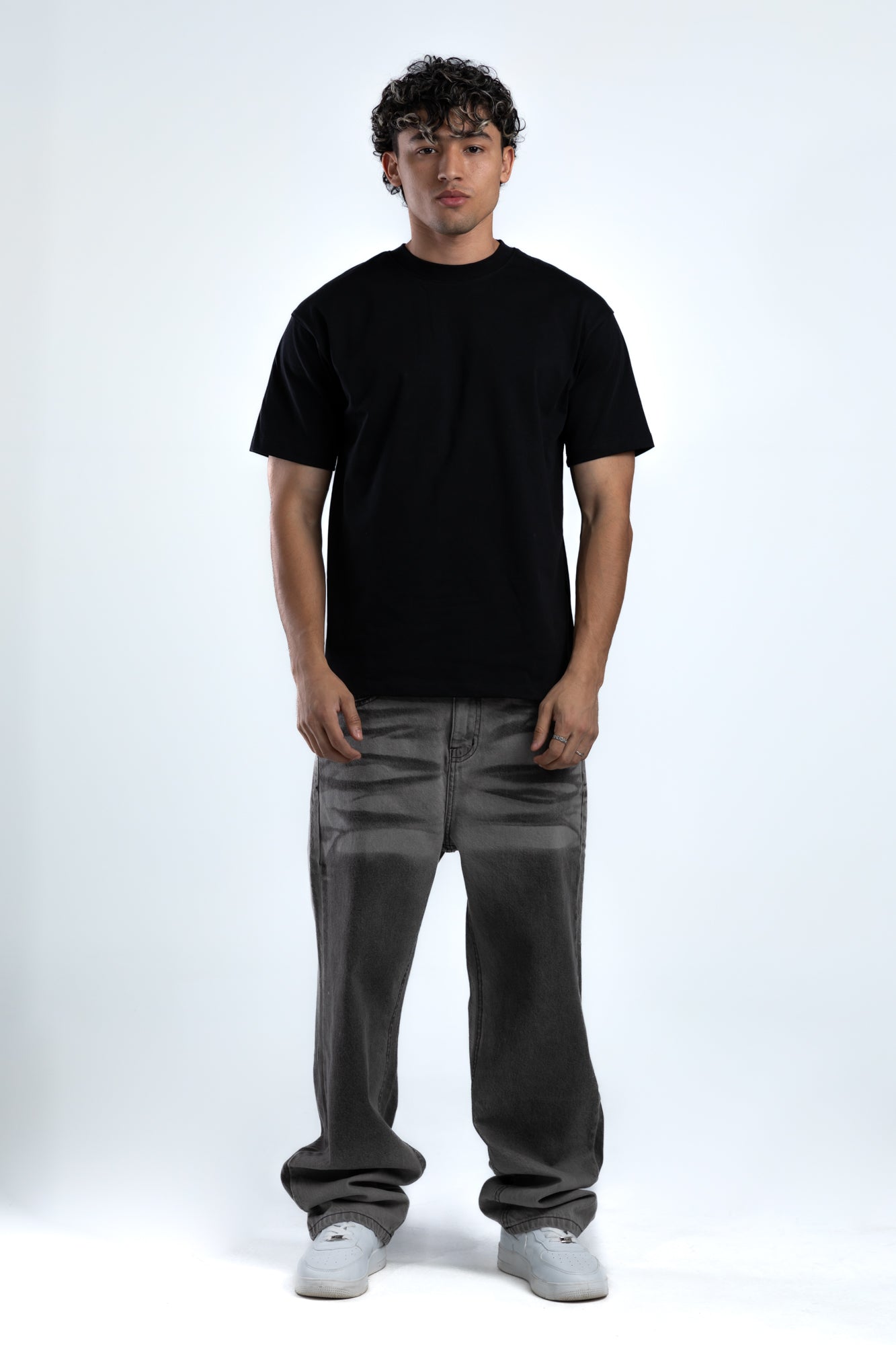 1048-Penciled Out Relaxed Silhouette Jeans