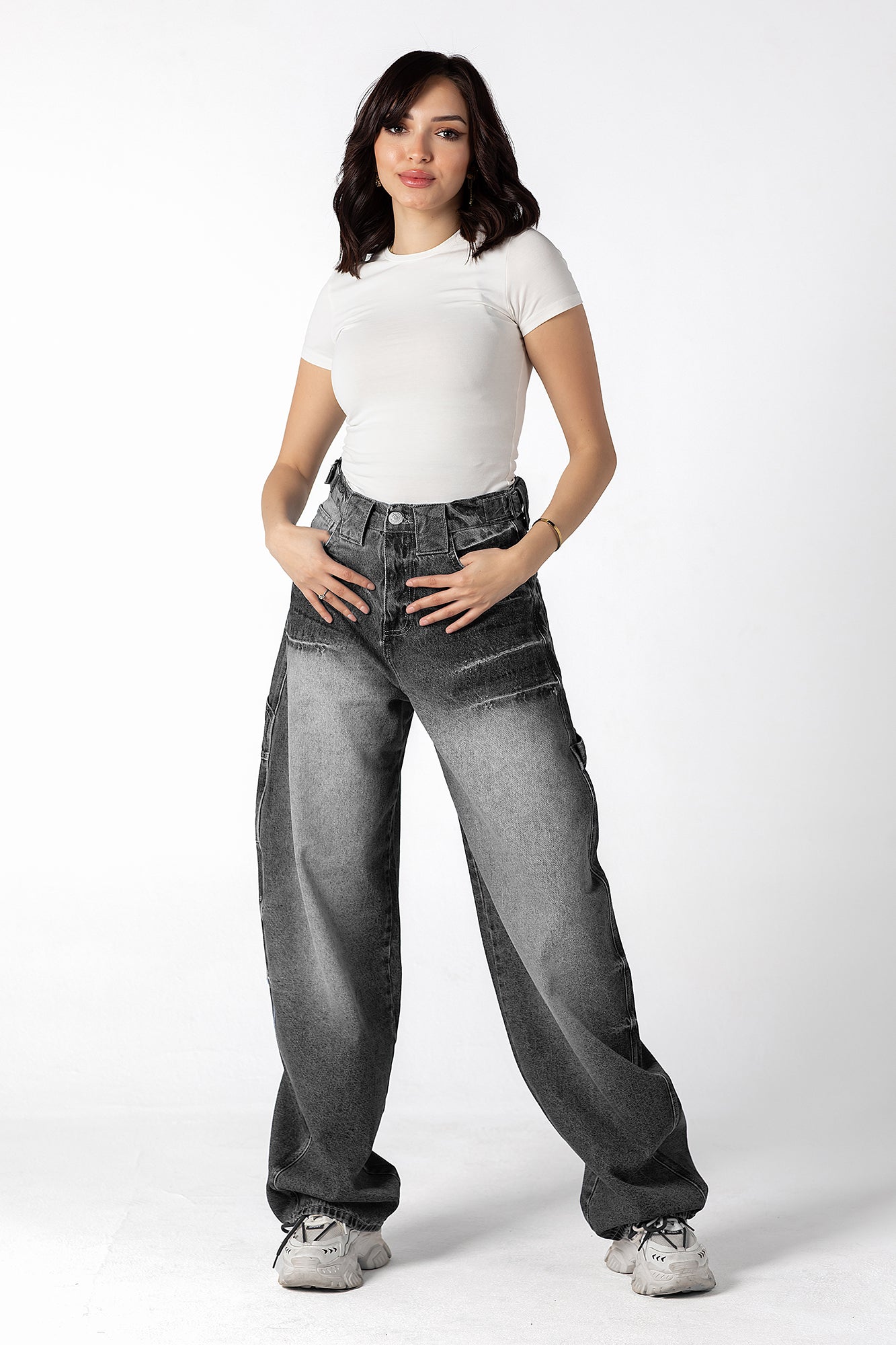 High-Waisted Balloon-cut Contrast Denim Jeans in Grey