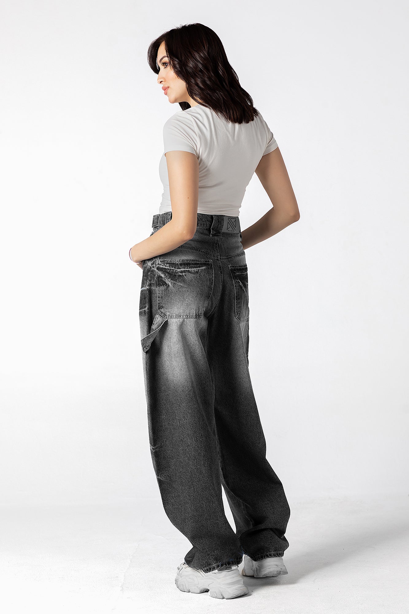 High-Waisted Balloon-cut Contrast Denim Jeans in Grey