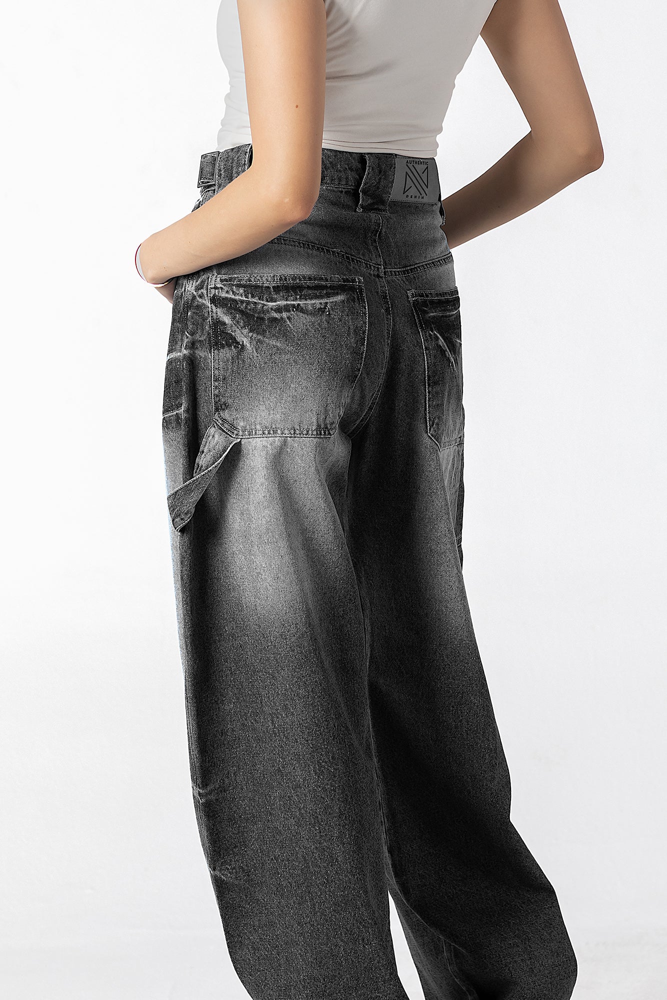 High-Waisted Balloon-cut Contrast Denim Jeans in Grey