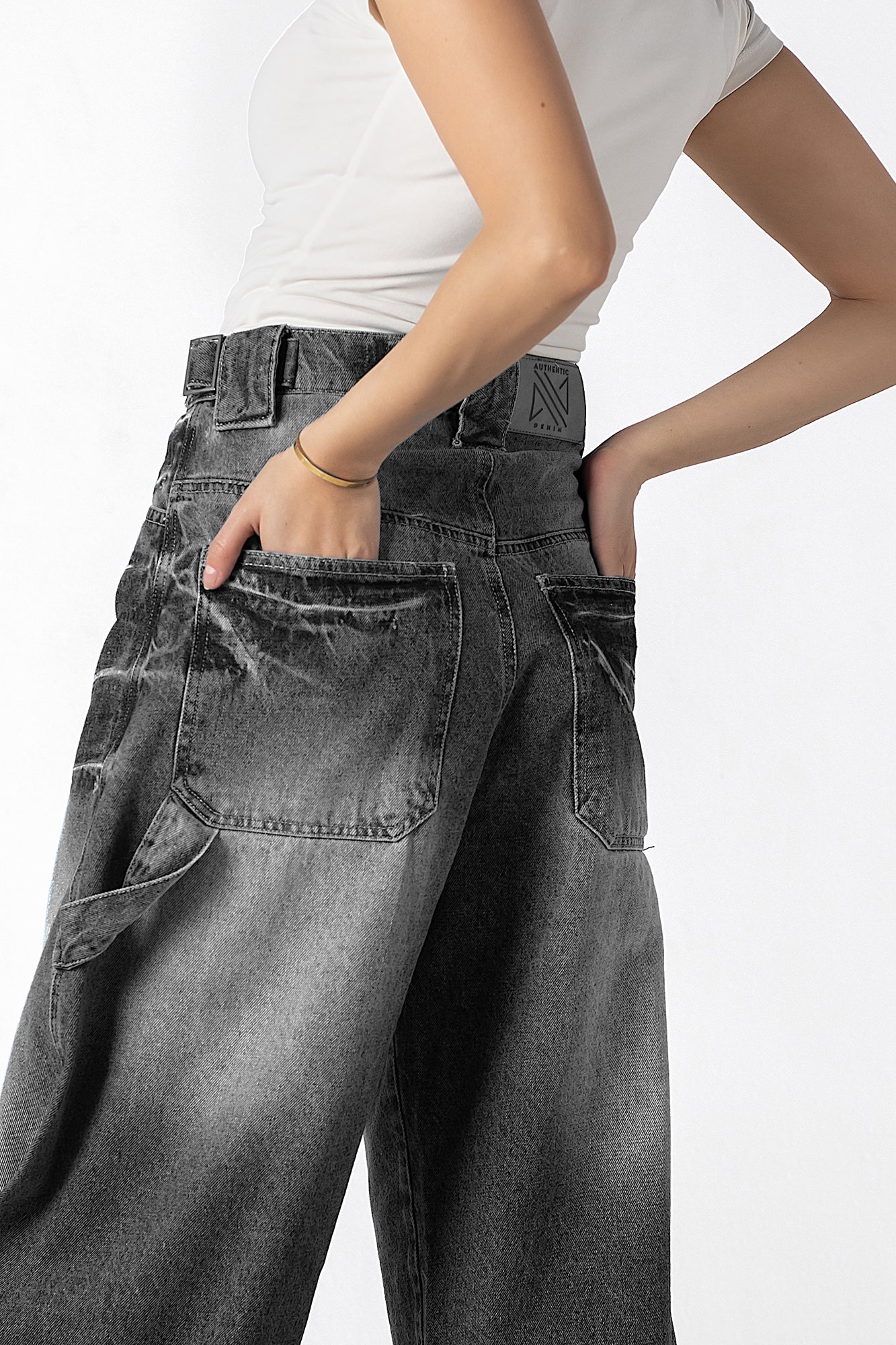 High-Waisted Balloon-cut Contrast Denim Jeans in Grey