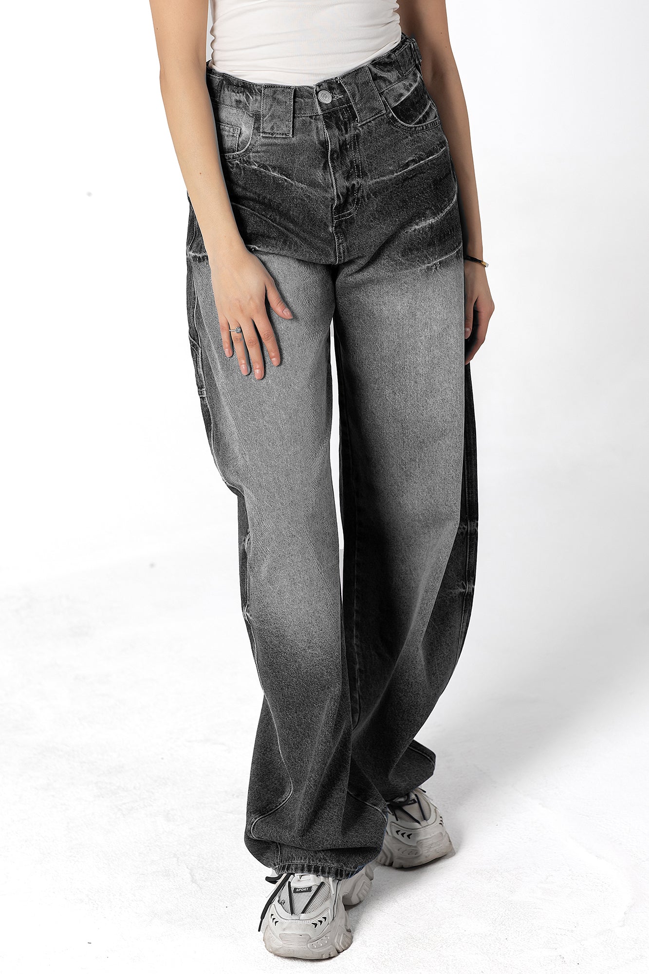 High-Waisted Balloon-cut Contrast Denim Jeans in Grey