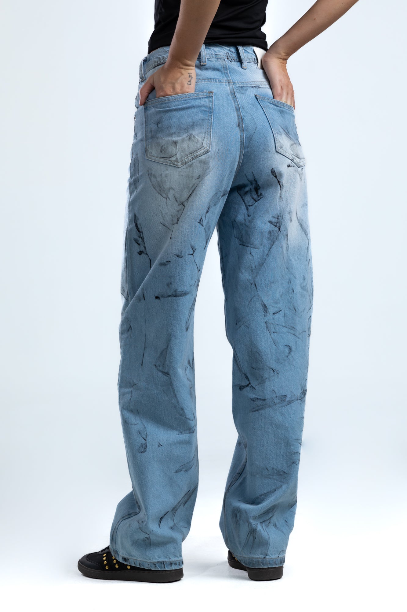 1044-Messy Scribble Relaxed Silhouette Jeans