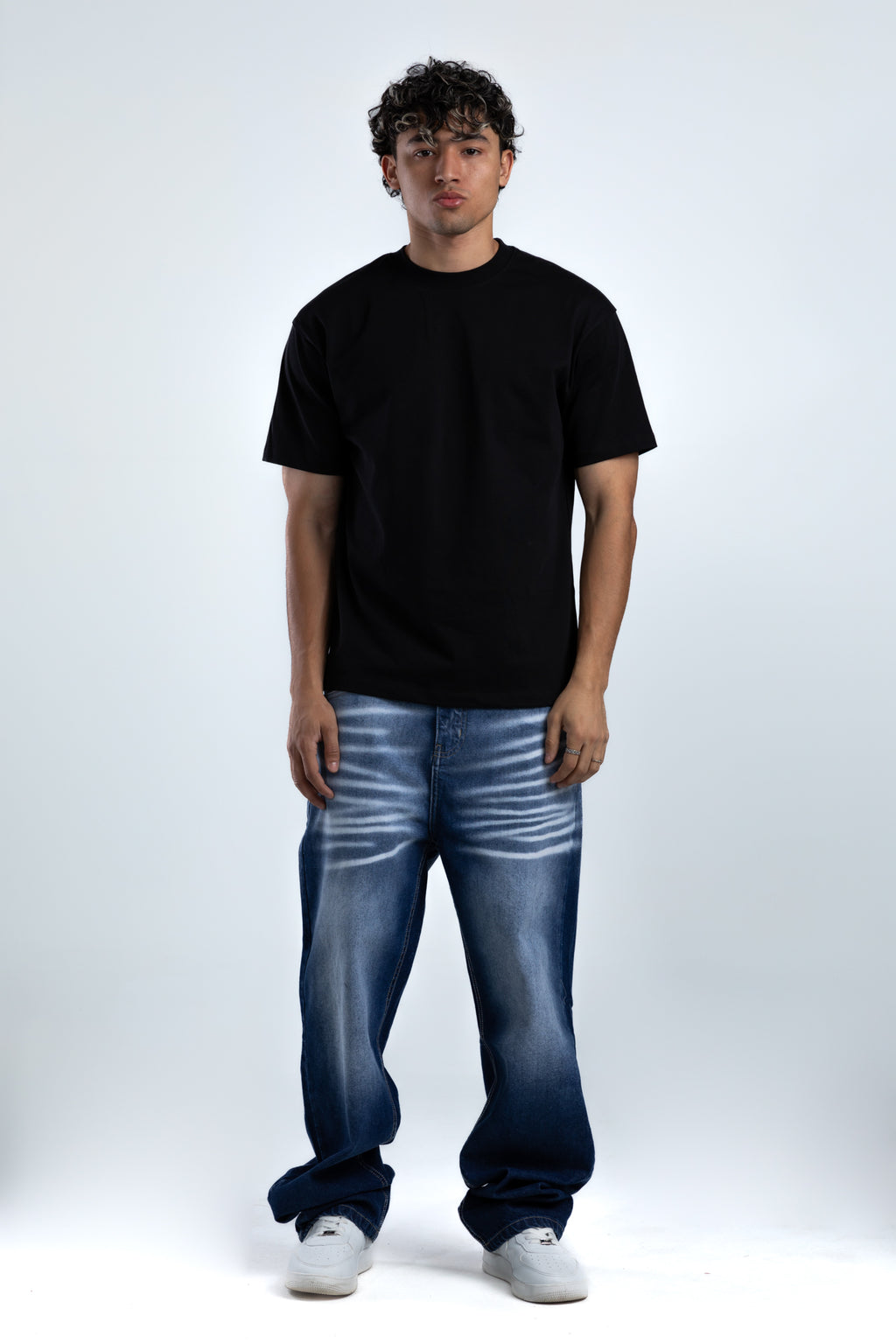 1060-Ice Tagged Relaxed Silhouette Jeans