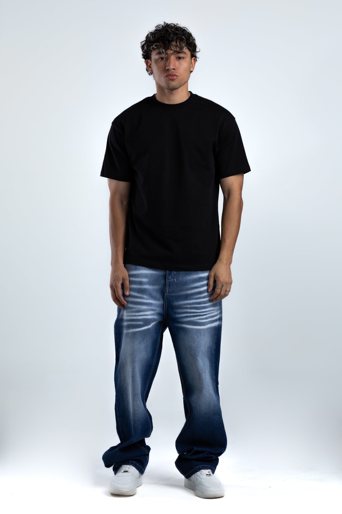 1060-Ice Tagged Relaxed Silhouette Jeans