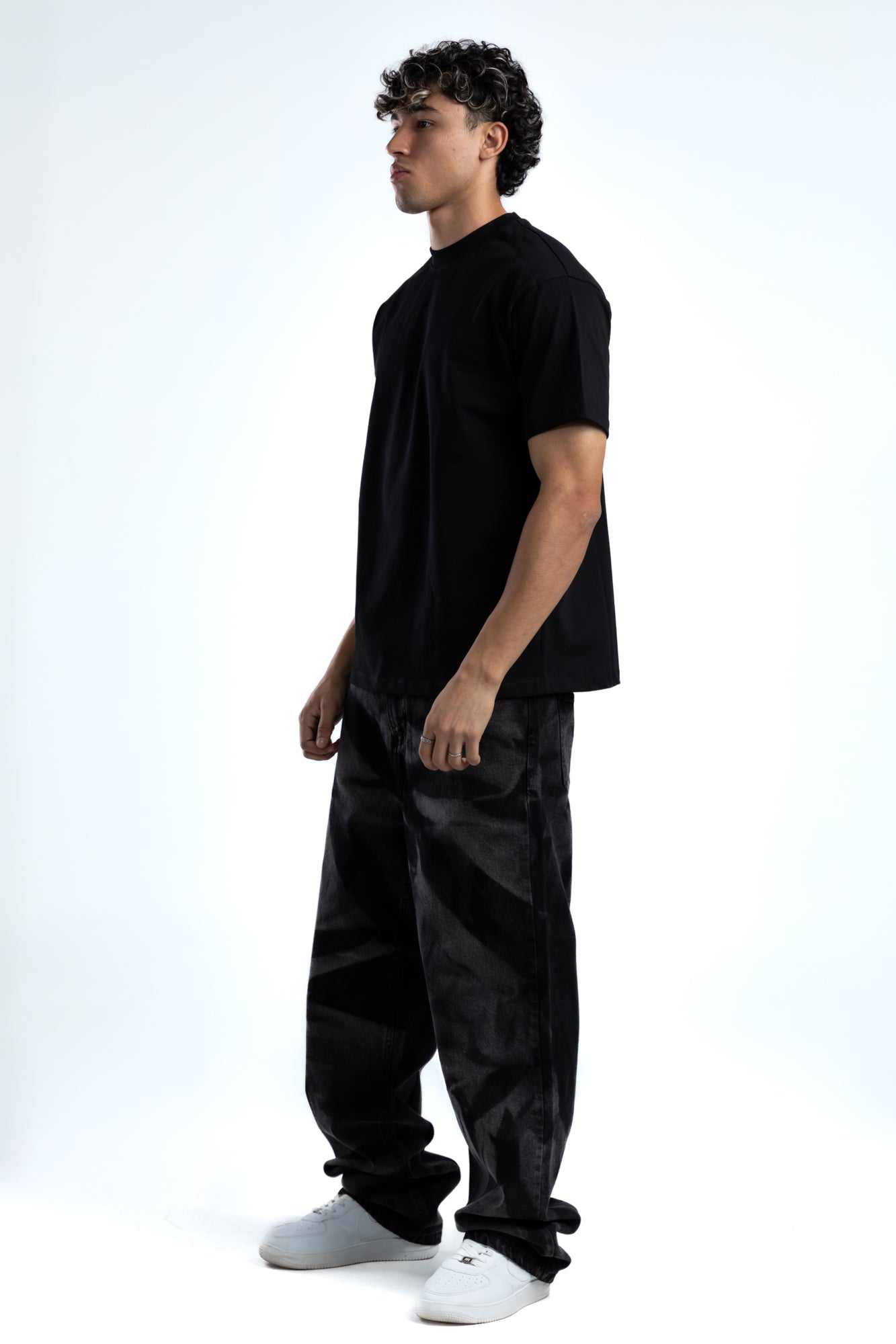 1045-Storm Coded Relaxed Silhouette Jeans