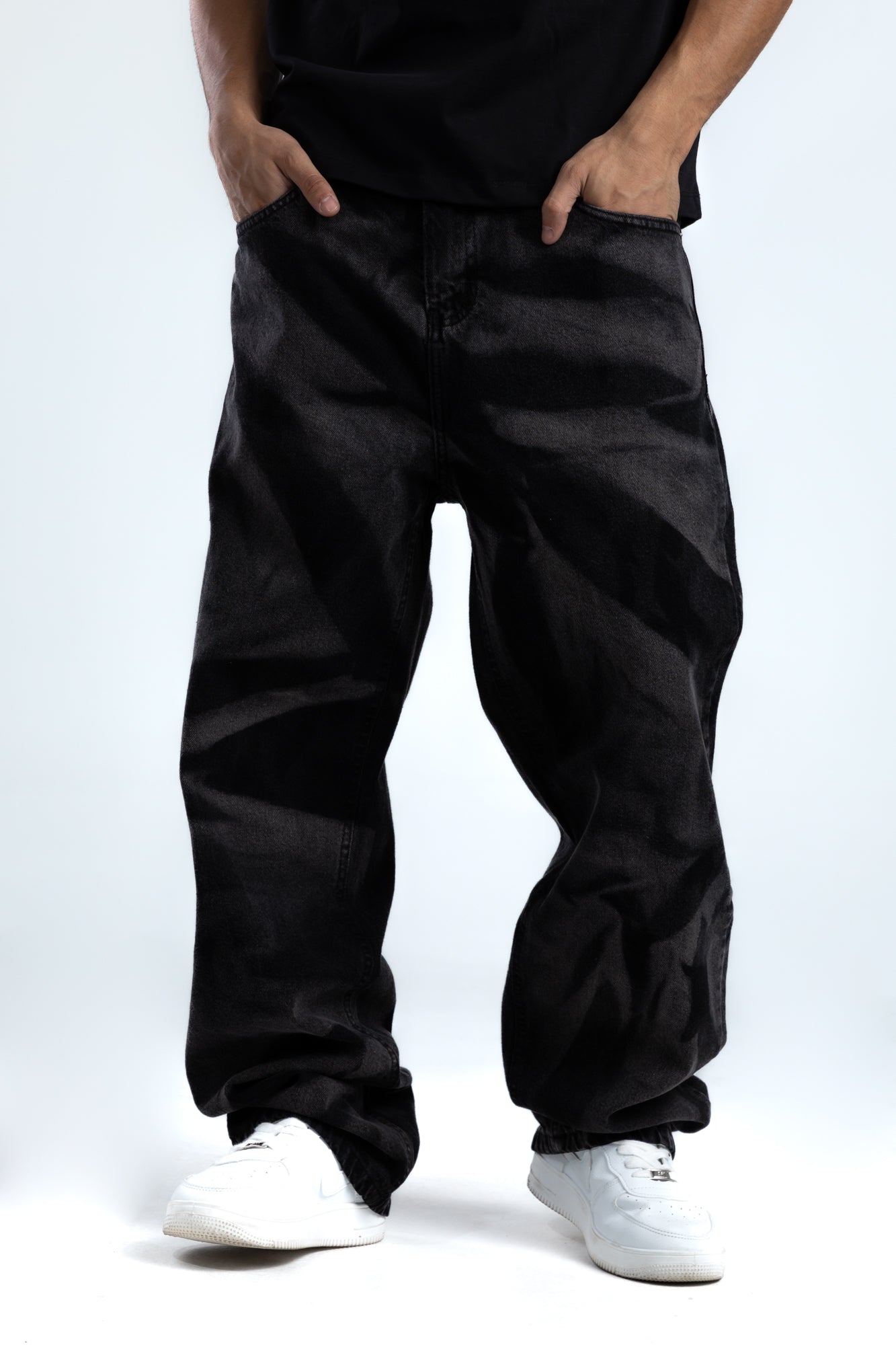 1045-Storm Coded Relaxed Silhouette Jeans