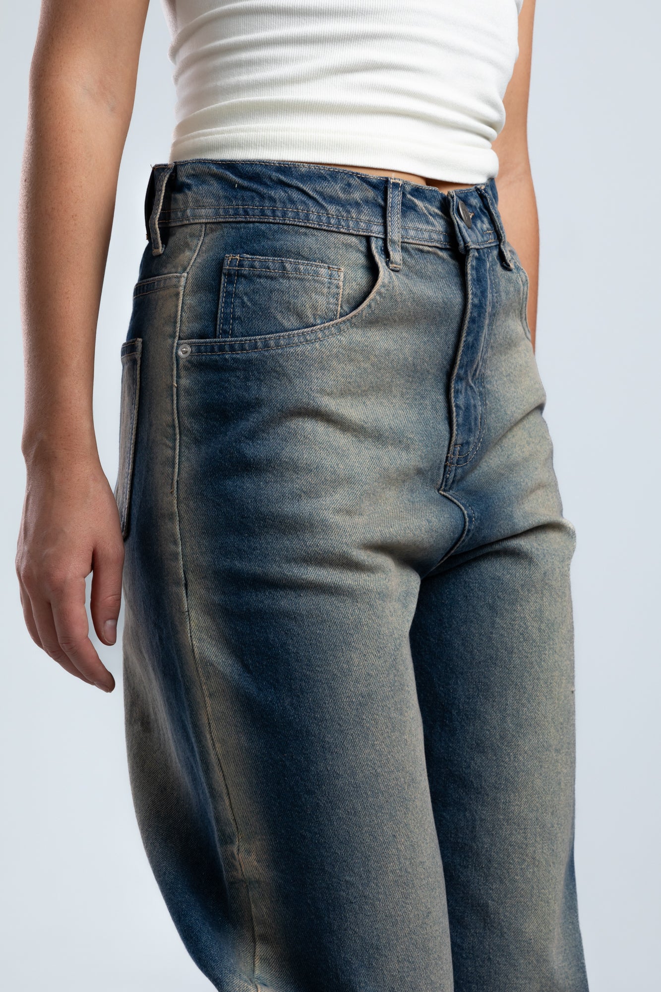 1061-Offbeat Indigo Relaxed Silhouette Jeans