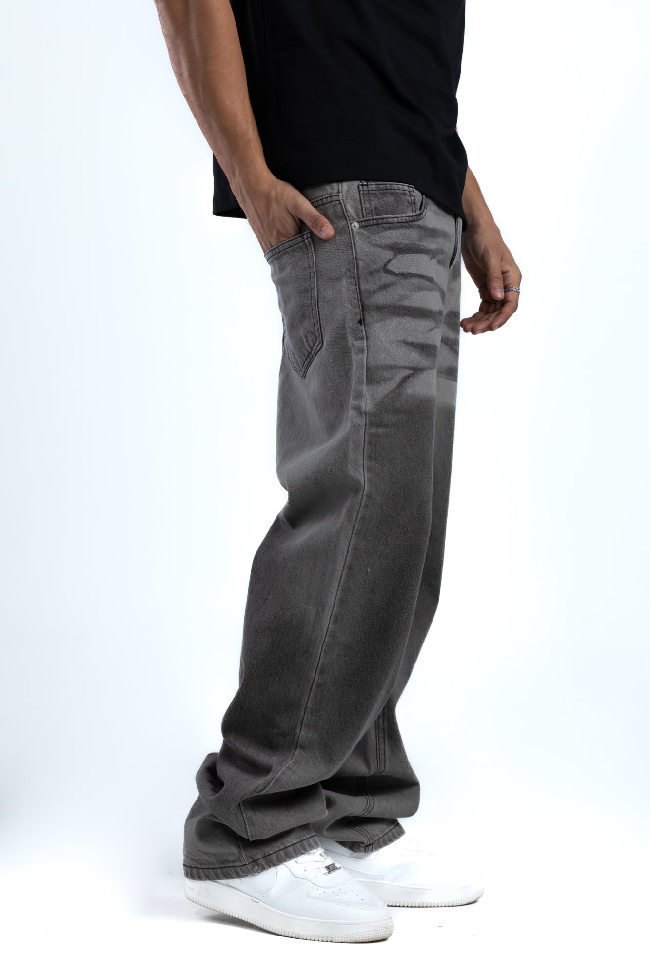 1048-Penciled Out Relaxed Silhouette Jeans