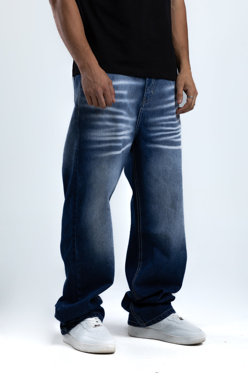 1060-Ice Tagged Relaxed Silhouette Jeans