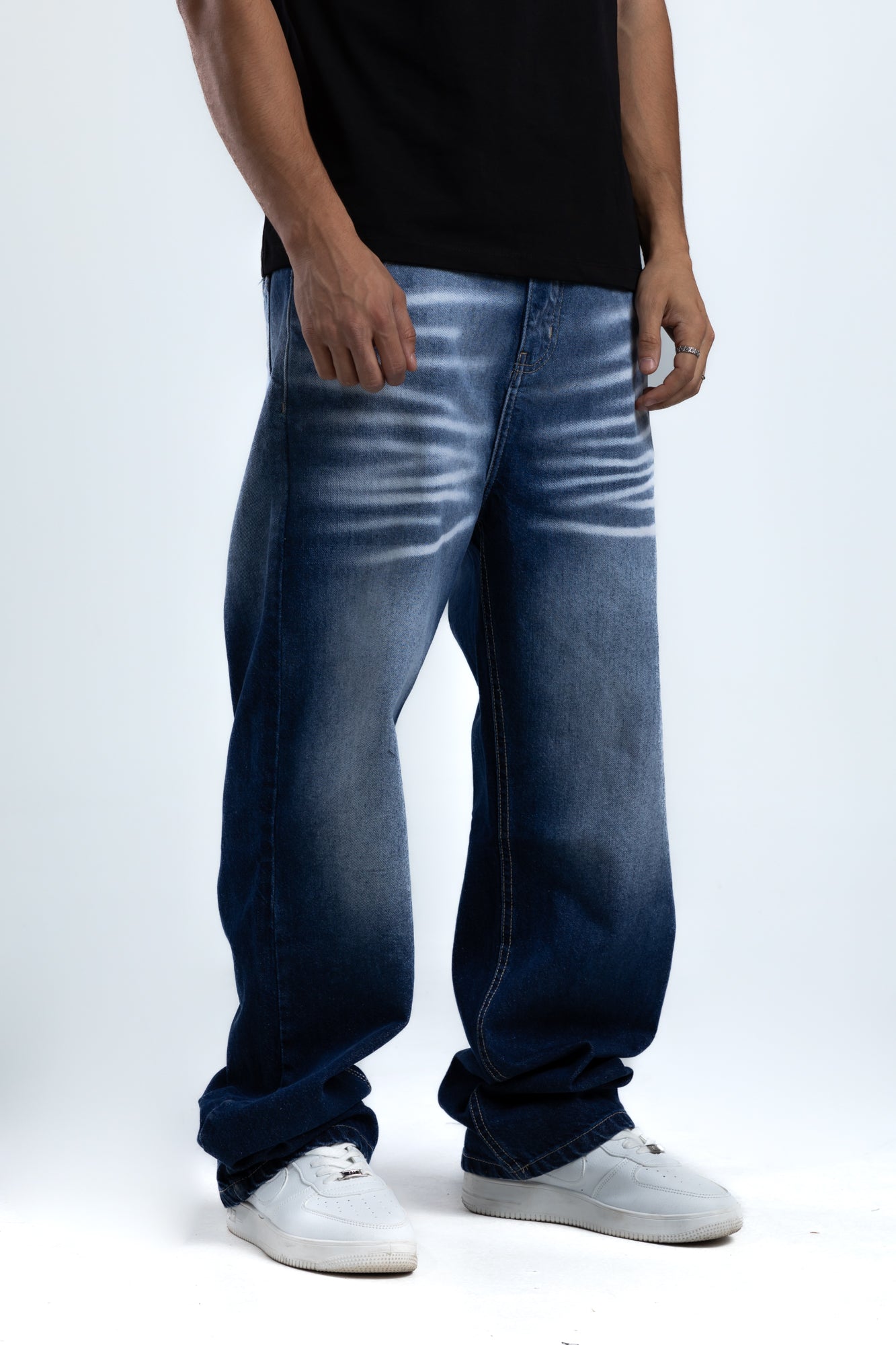 1060-Ice Tagged Relaxed Silhouette Jeans