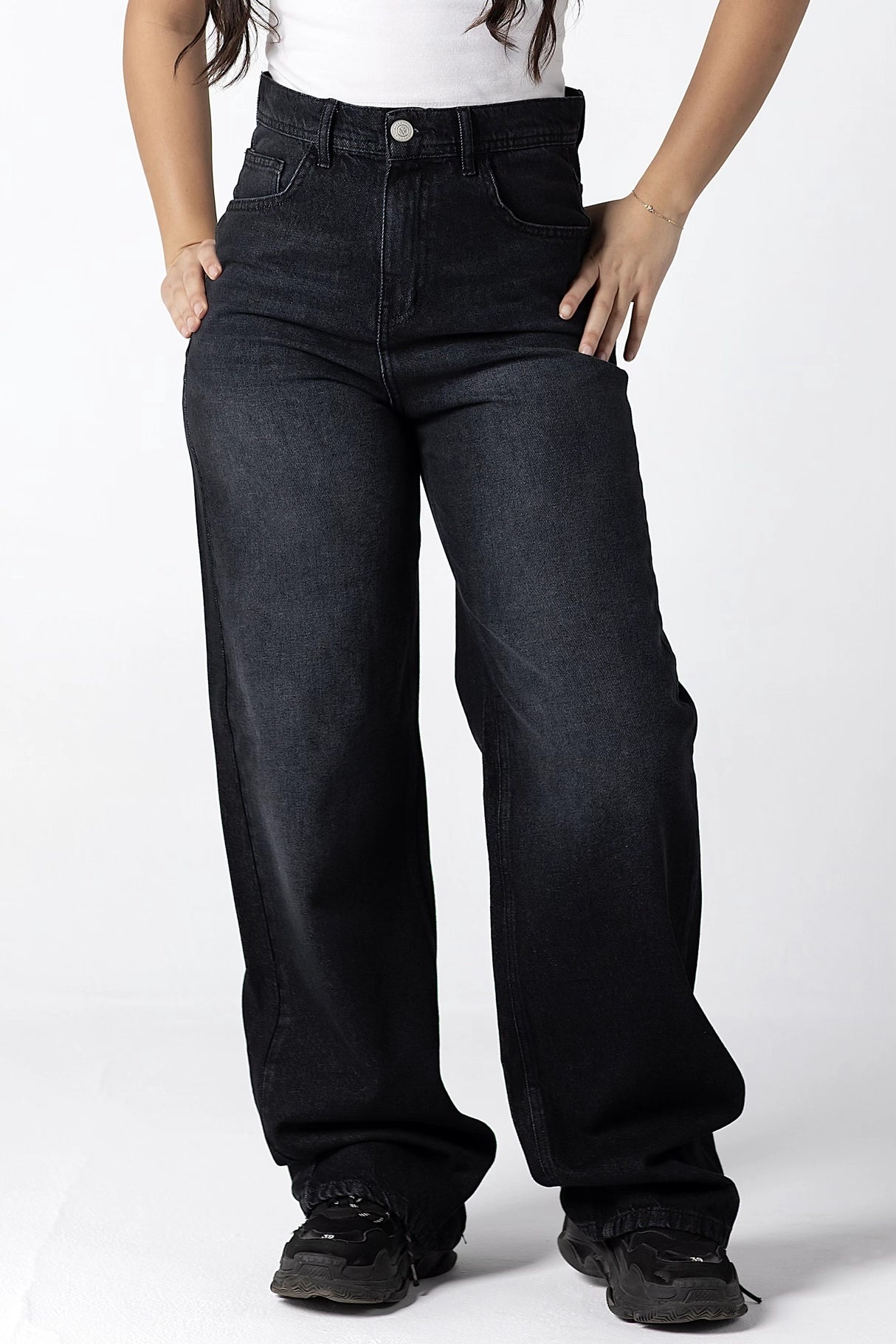 Classic High-Waisted Wide-Leg Sand Jeans in Black