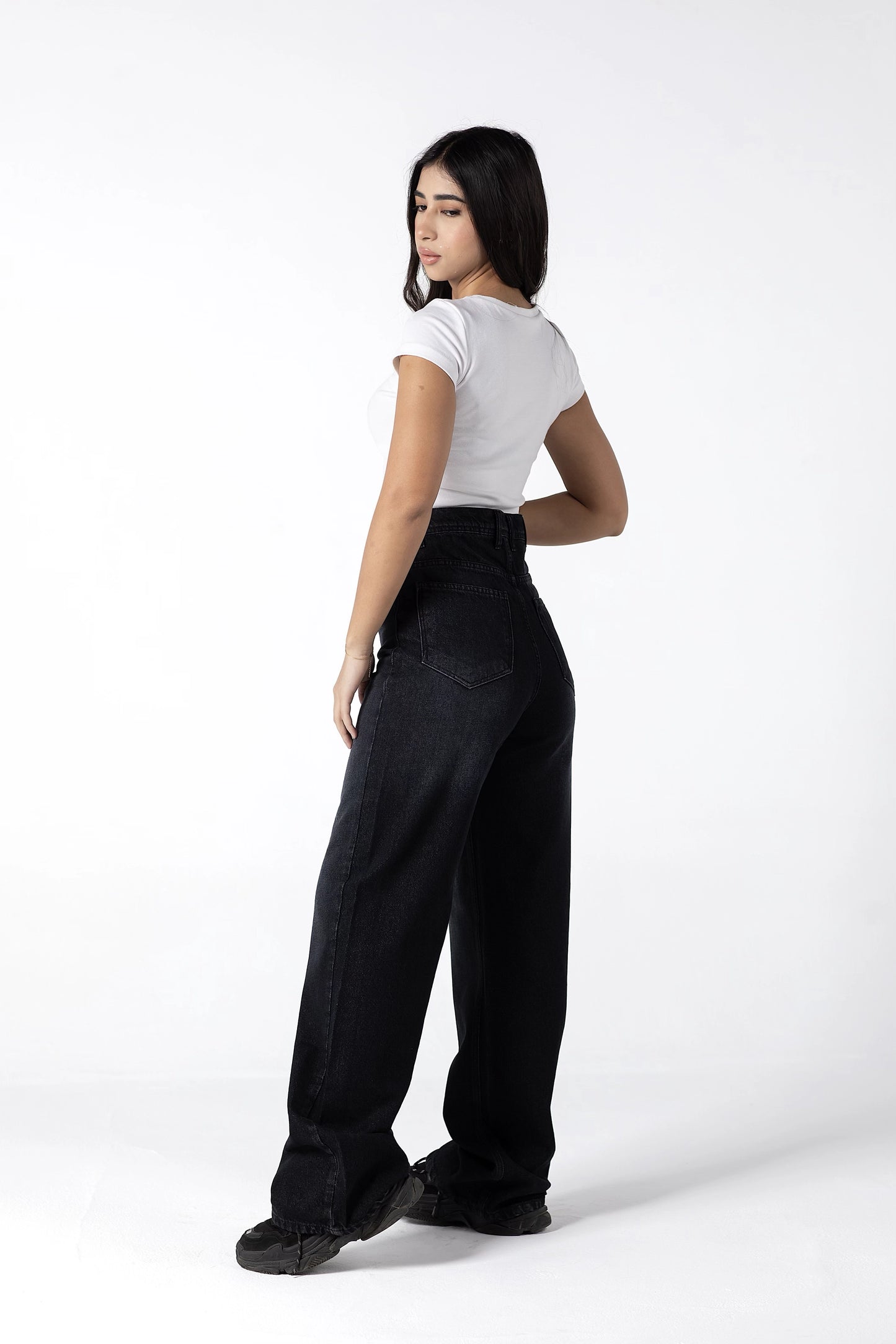 Classic High-Waisted Wide-Leg Sand Jeans in Black