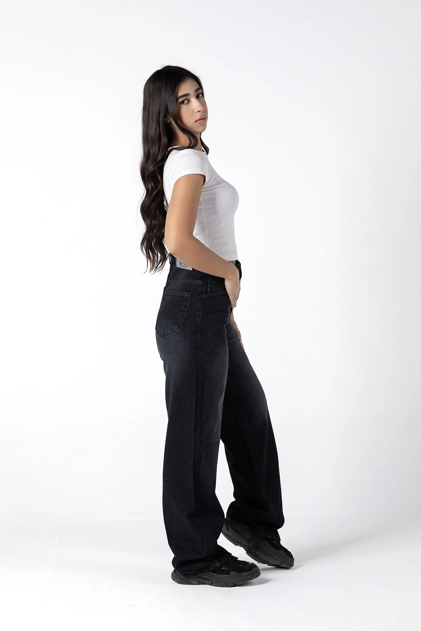 Classic High-Waisted Wide-Leg Sand Jeans in Black