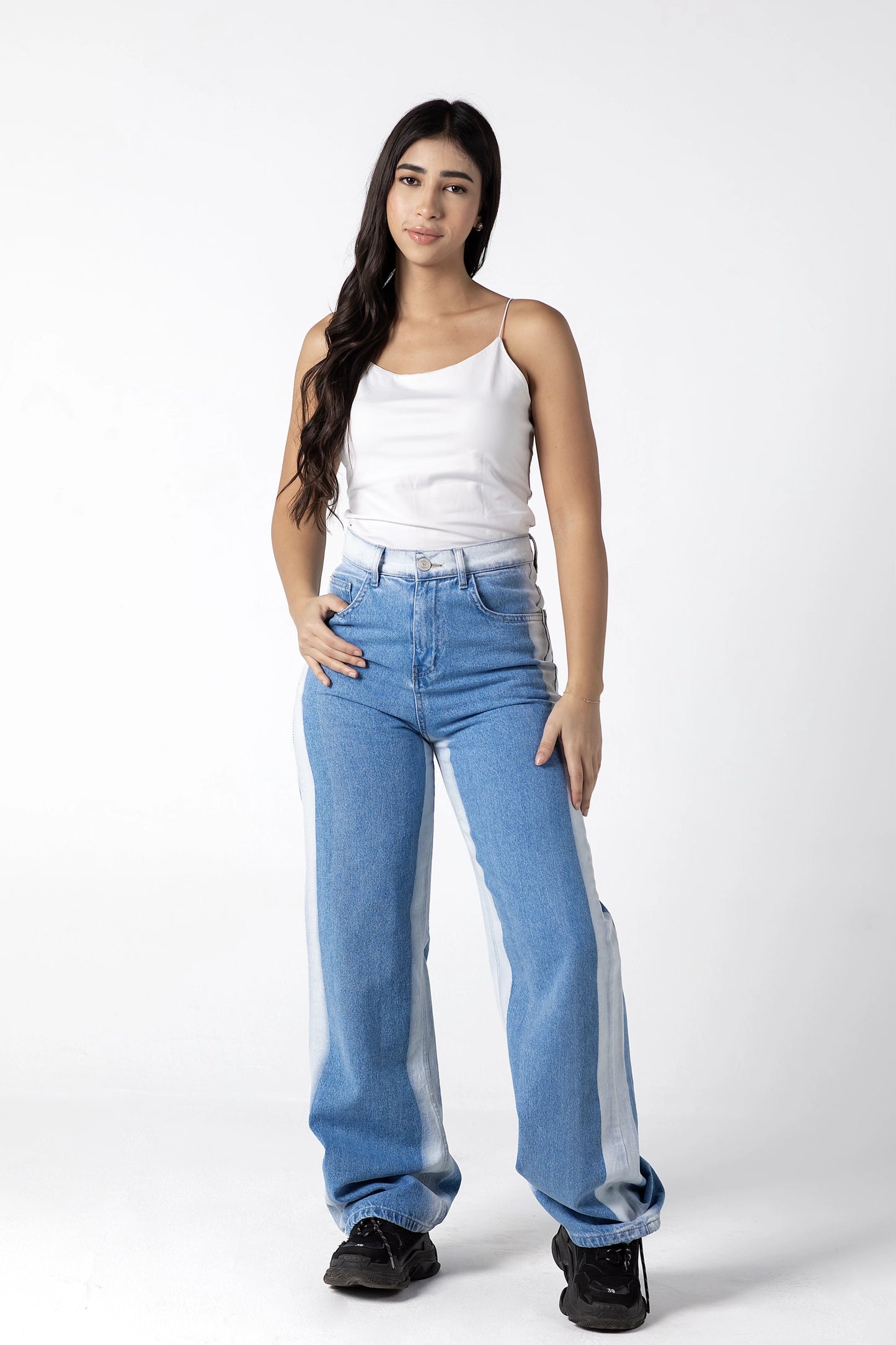 Dual-Tone Side Bleach Wide-Leg Denim Jeans in Blue